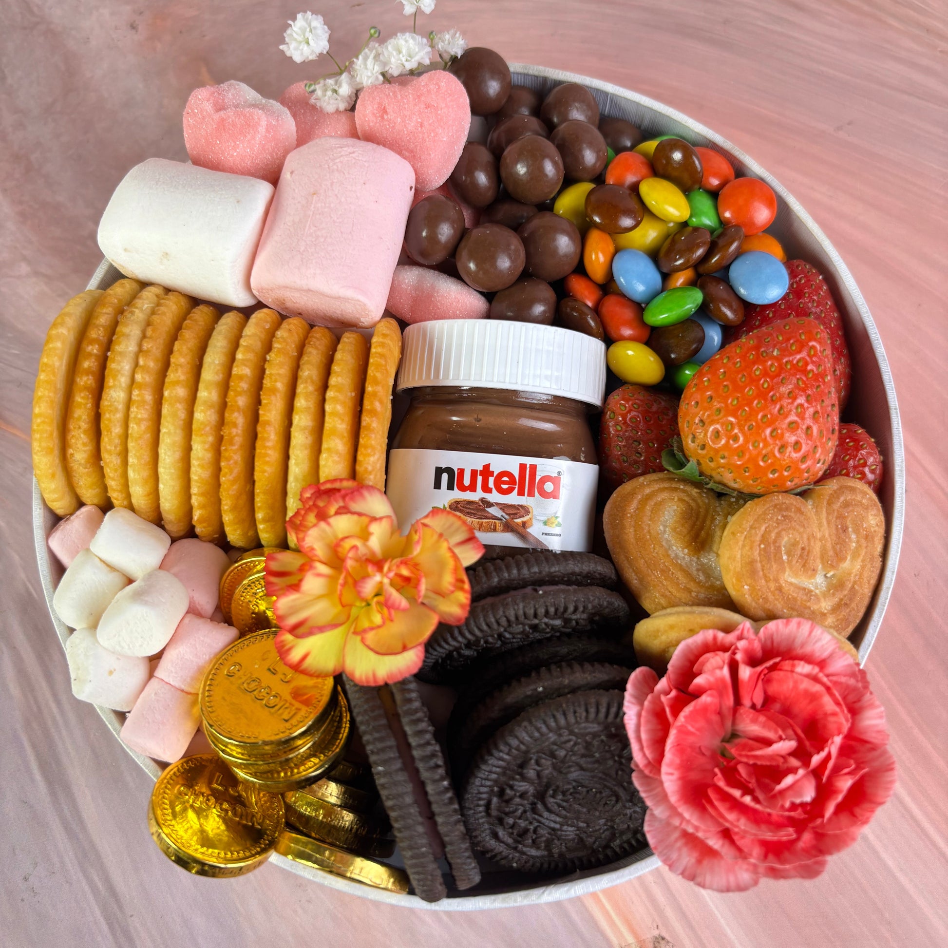 "Petite Sweet Platter by Le Bliss – A premium selection of chocolates, cookies, dried & fresh fruits, and artisanal sweets, beautifully arranged for gifting in Jakarta, Indonesia."