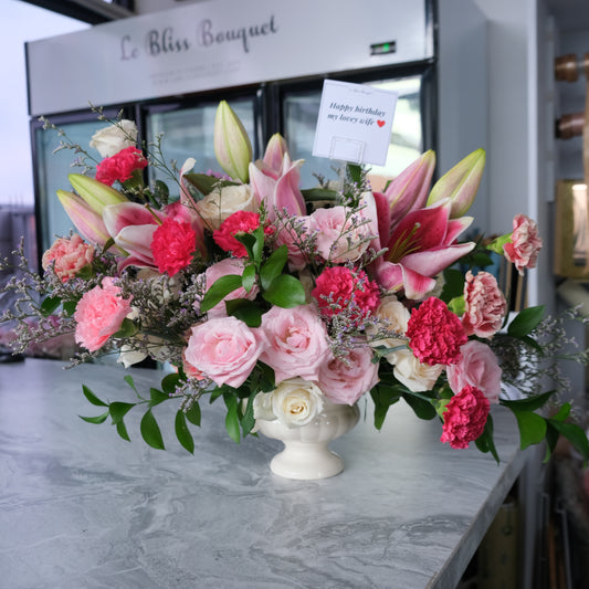 Premium vase arrangement with lilies, rose, and carnation in shades of pink by le bliss bouquet, florist surabaya. bunga meja pengiriman ke surabaya