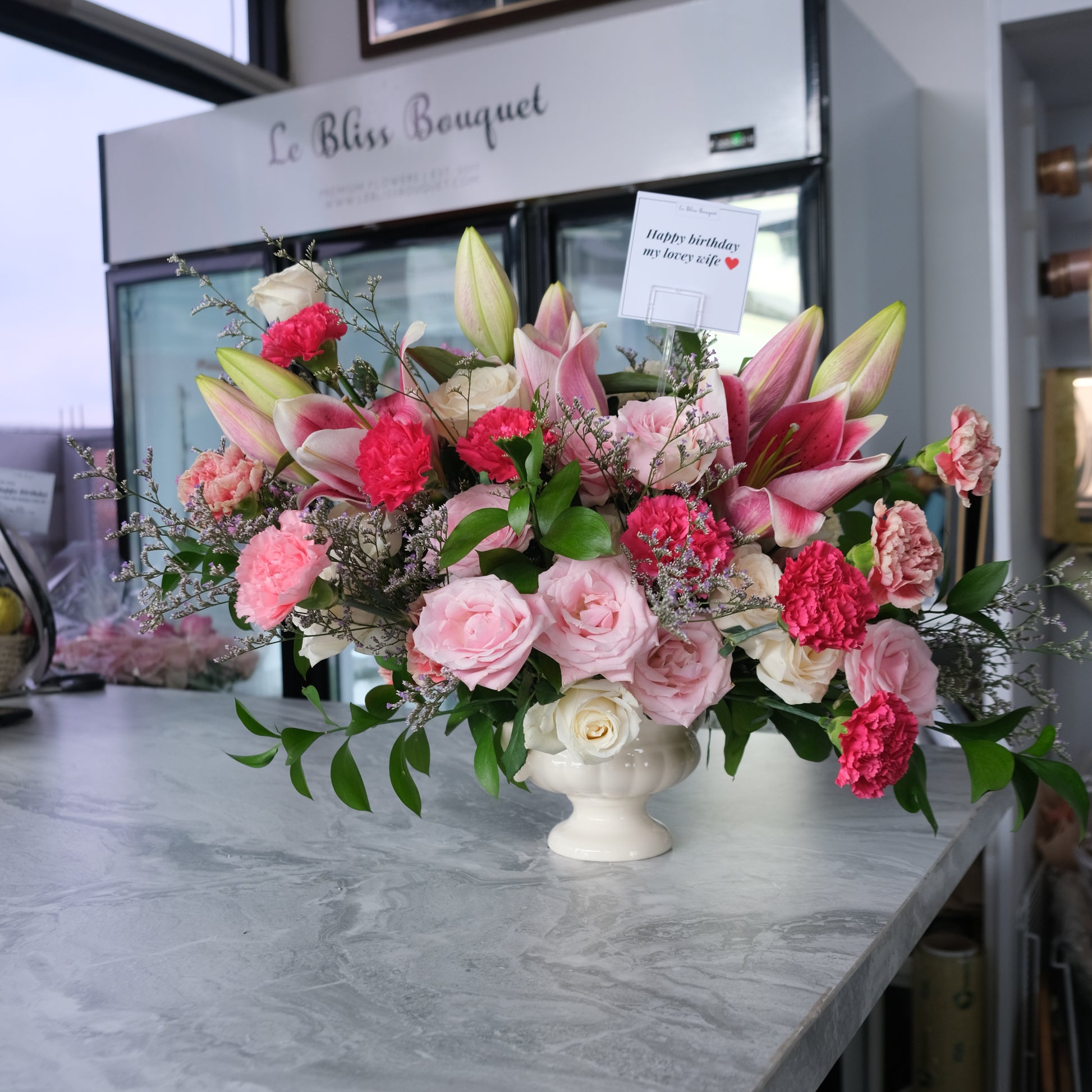 Premium vase arrangement with lilies, rose, and carnation in shades of pink by le bliss bouquet, toko bunga surabaya. bunga meja pengiriman ke surabaya