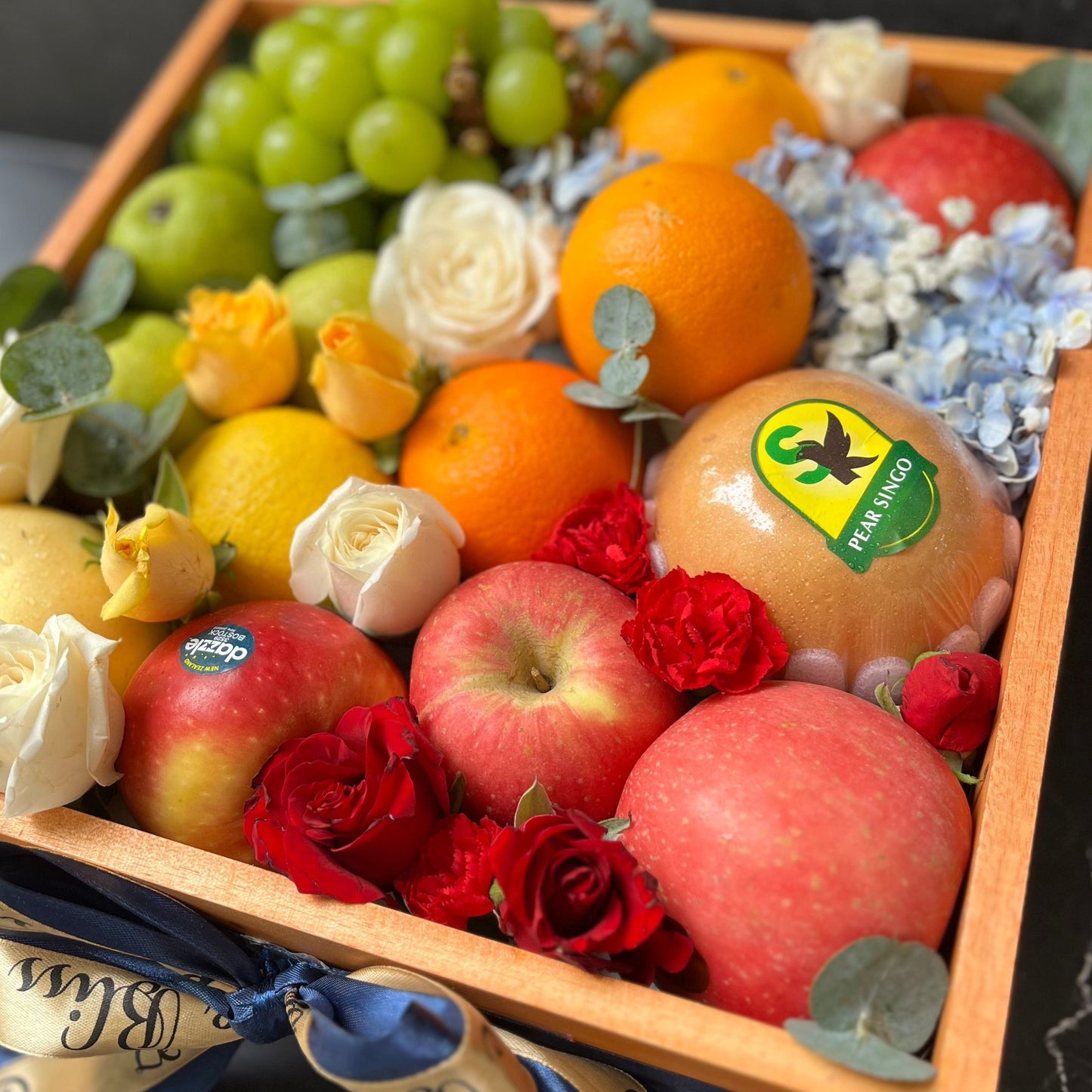 Rainbow Wooden Fruit Box - hadiah sehat dengan dekorasi bunga cantik - fruit hamper jakarta