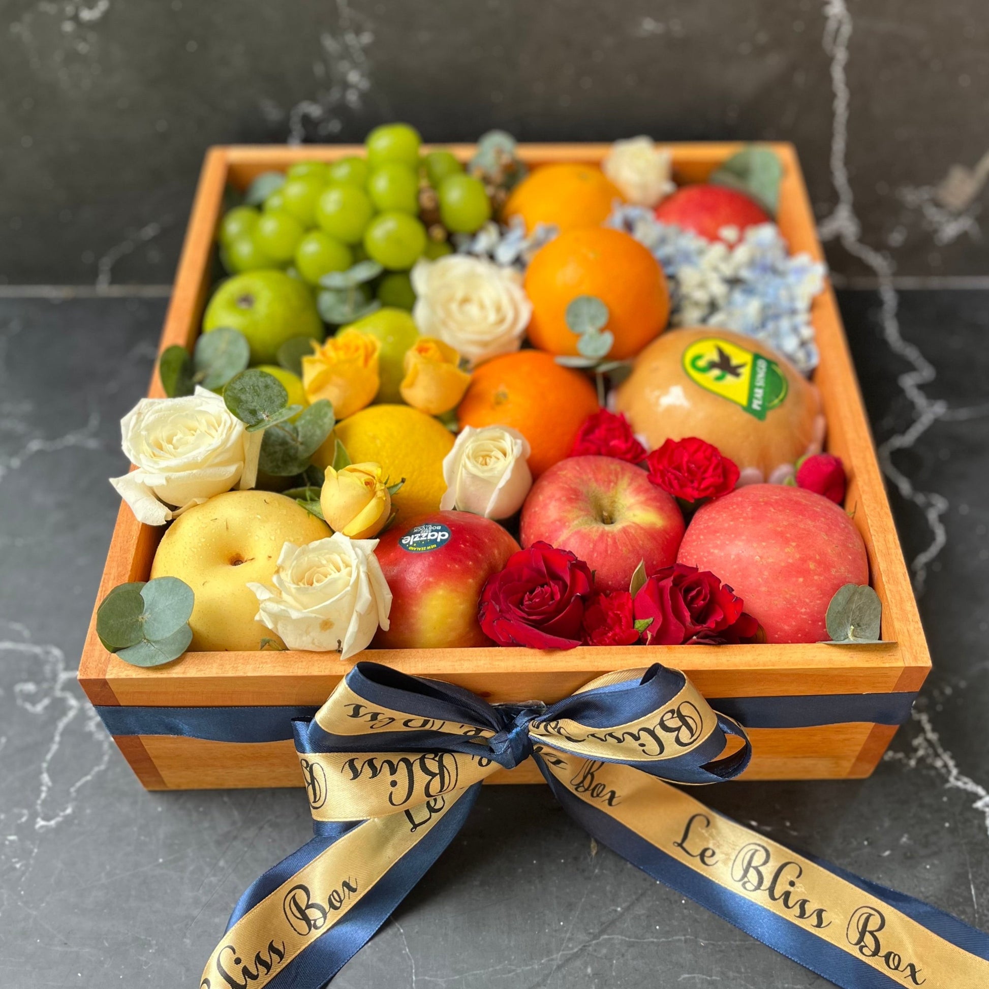 Rainbow Wooden Fruit Box - hadiah sehat dengan dekorasi bunga cantik - parcel fruit hamper jakarta