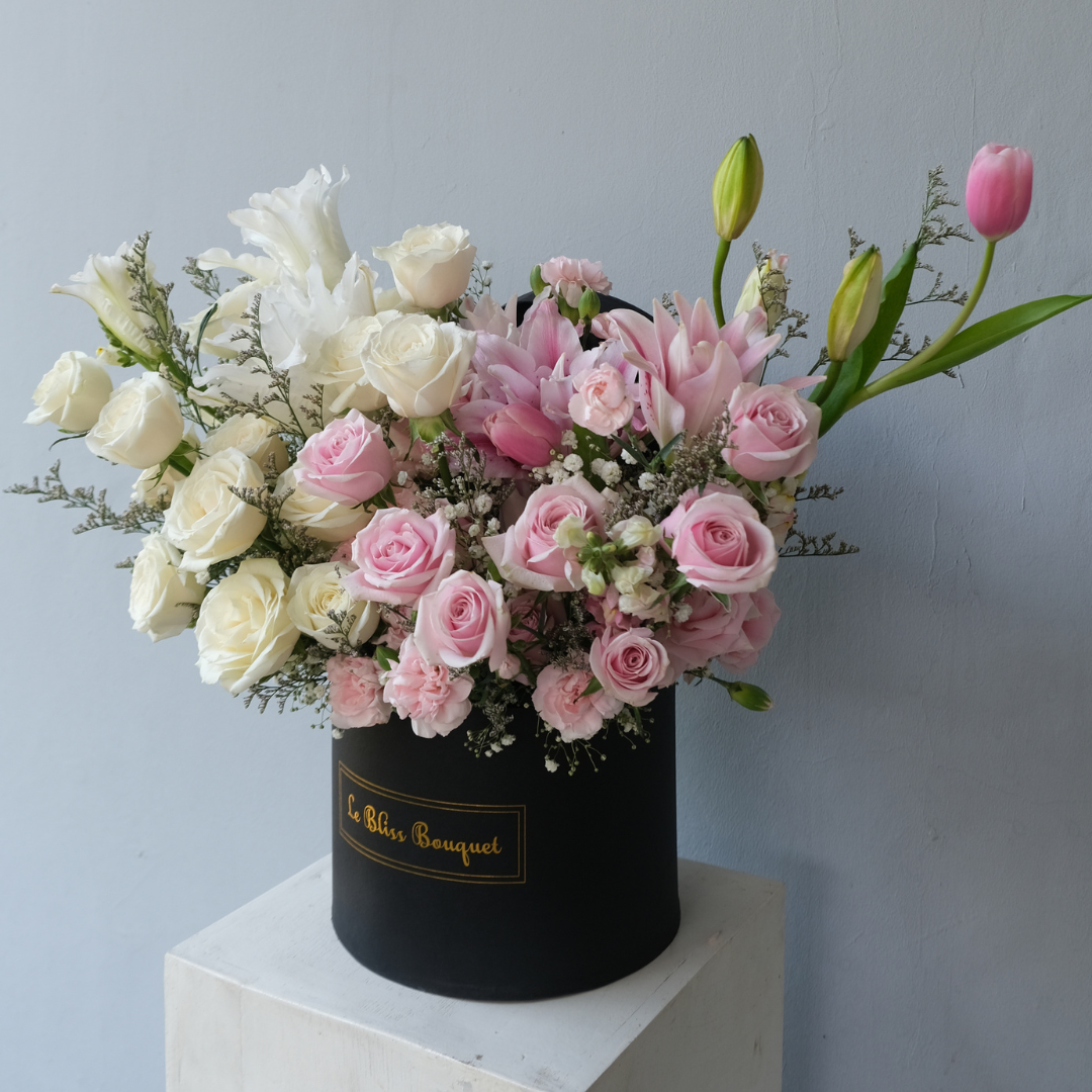 Rangkaian Mewah Soft Gradient Grand BloomBox dengan Mawar Premium - Pengiriman Jakarta, Cirebon, Bintaro, Tangerang.