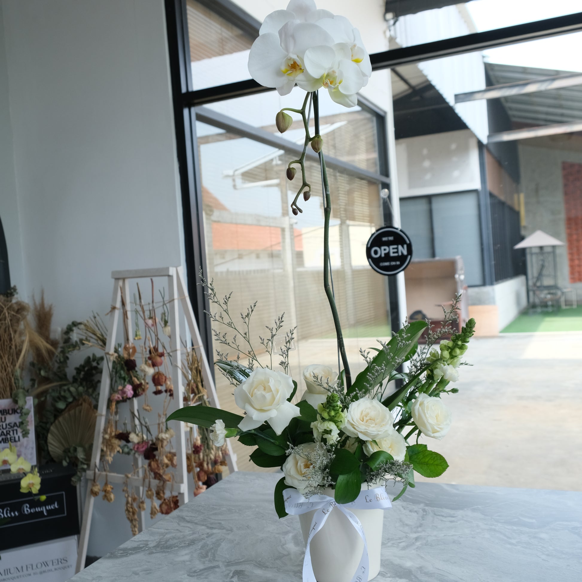 Rangkaian anggrek di kota cirebon by Le Bliss Bouquet