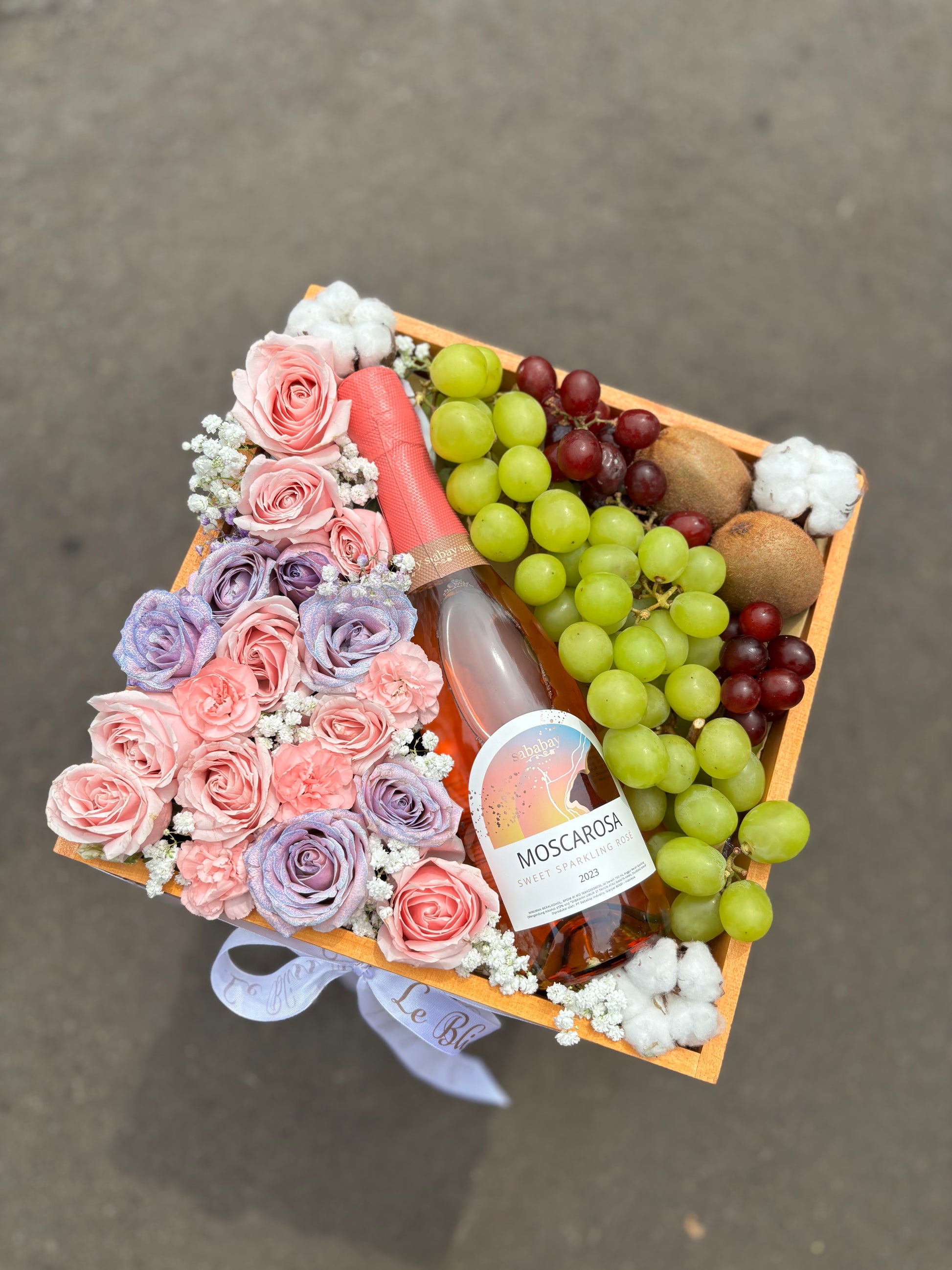 Sababay Moscarosa wine fruit flowers hamper by Le Bliss. Jabodetabek delivery. wine hamper jakarta