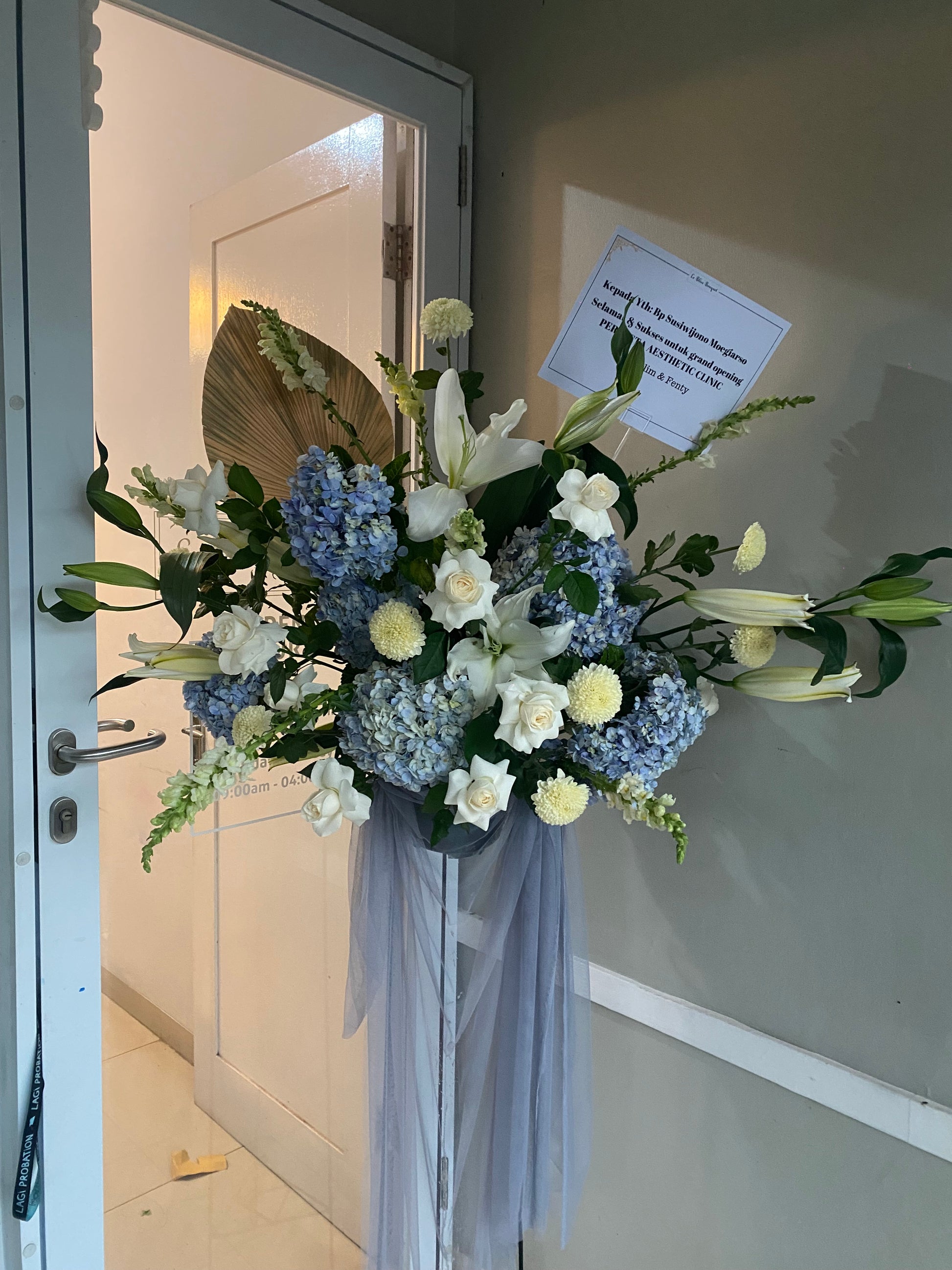 Standing flower delivery in Jakarta & Tangerang with fast service.