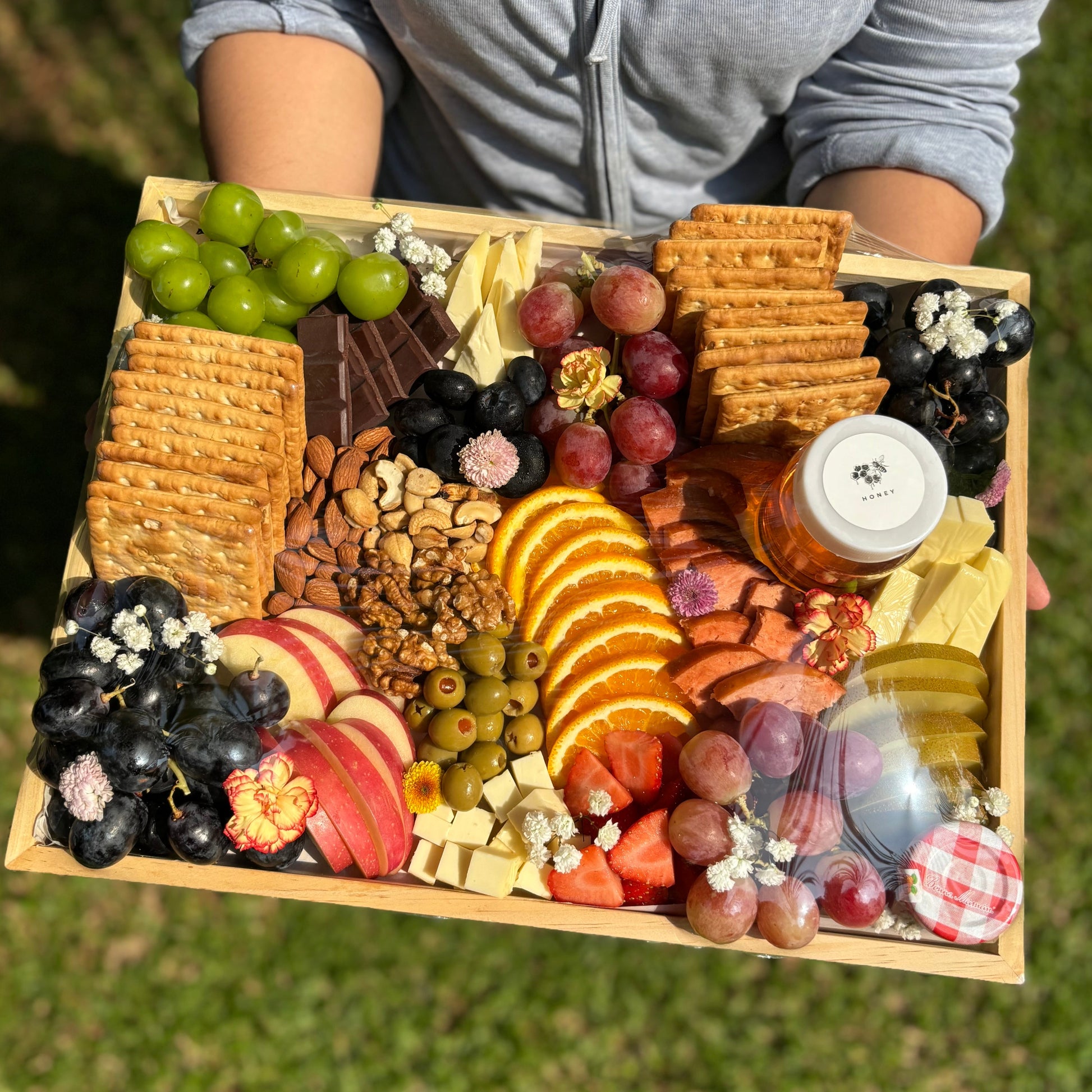 Surabaya cheese platter by Le Bliss – dairy-free gift delivered to Surabaya cheese platter charcuterie board