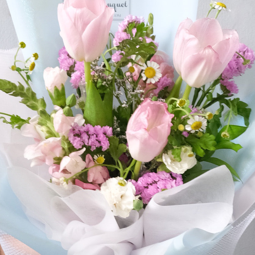 Tulip Dynasty Smallie Bouquet