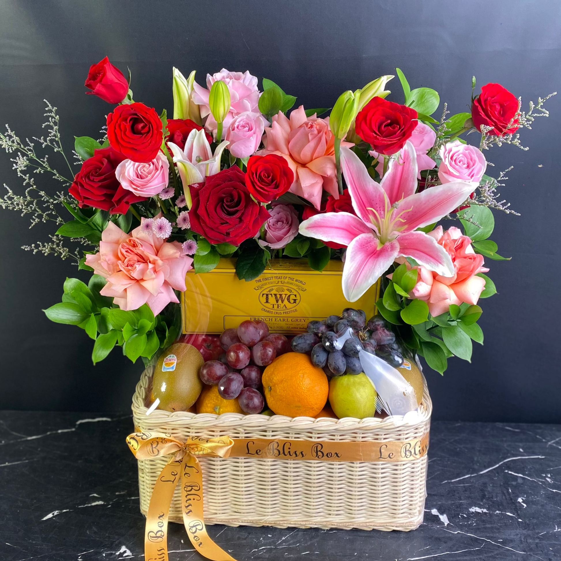 TWG Tea Hamper by Le Bliss Box, hamper two dengan kombinasi buah dan bunga segar. parcel buah surabaya