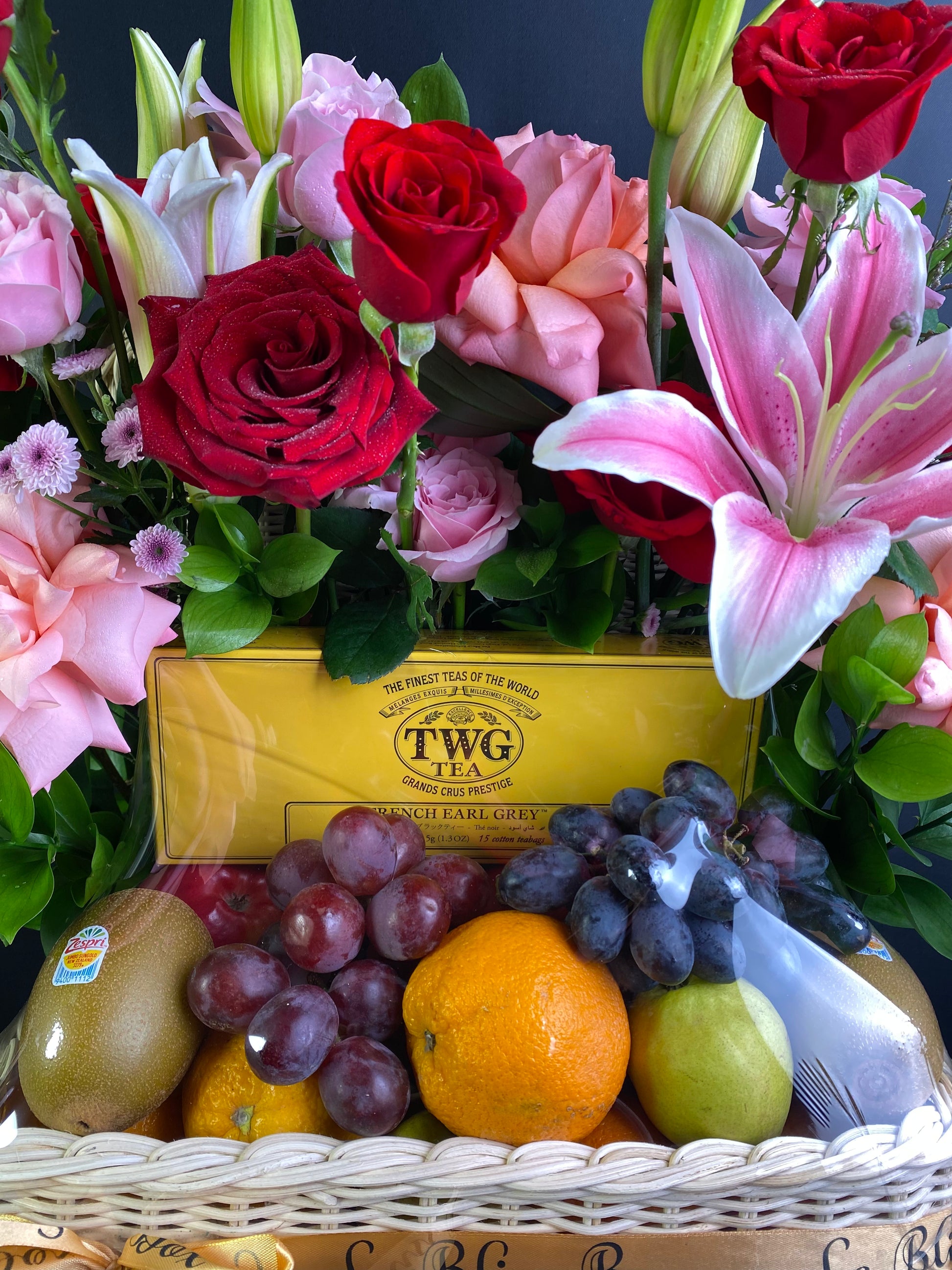 TWG Tea Hamper by Le Bliss Box, hamper two dengan kombinasi buah dan bunga segar. parcel buah surabaya dan jakarta