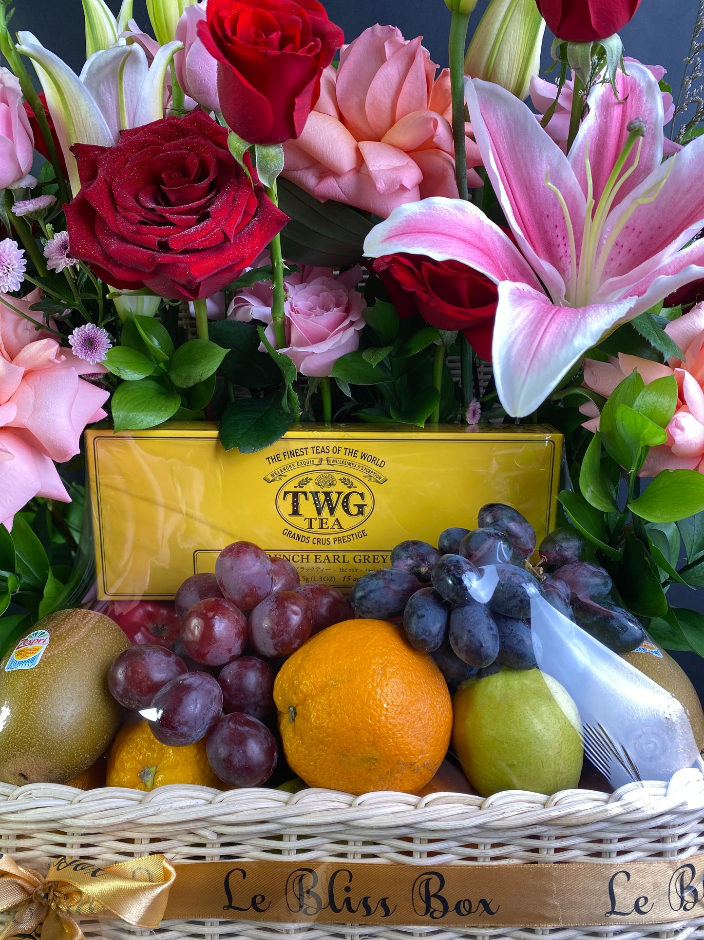 TWG Tea Hamper by Le Bliss Box, hamper two dengan kombinasi buah dan bunga segar. parcel buah surabaya, jakarta