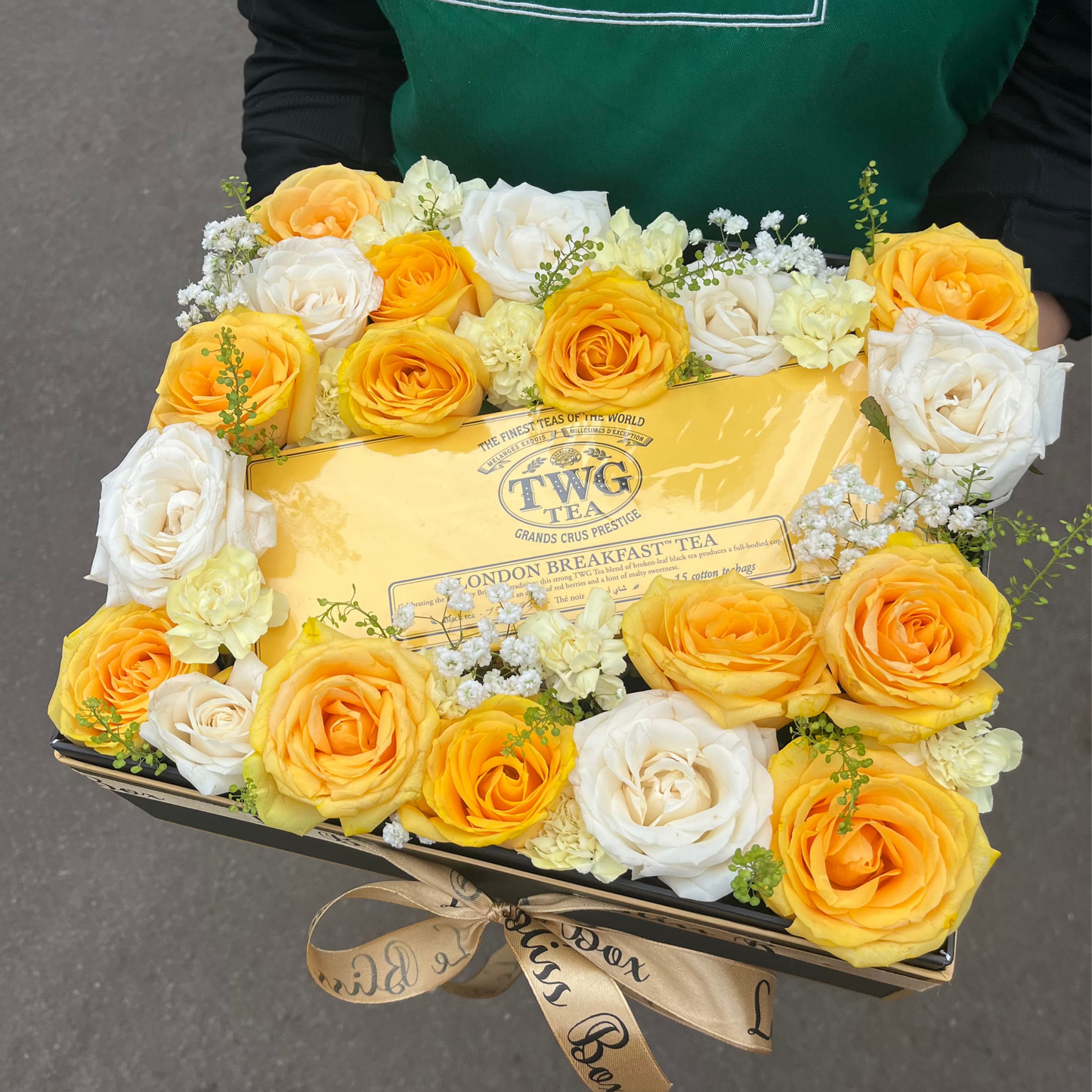 TWG tea hamper dengan yellow white roses by le bliss bouquet