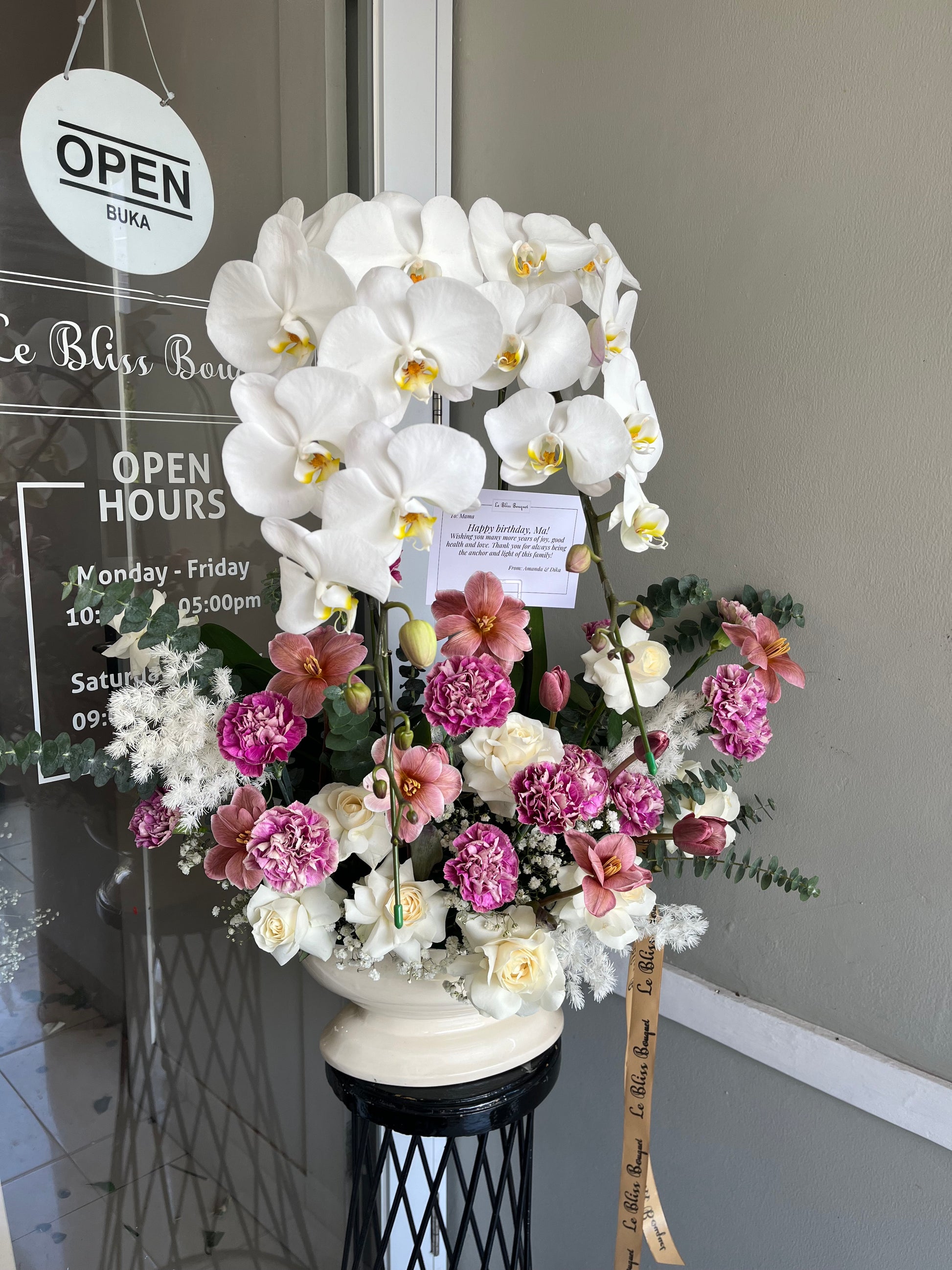 Vas anggrek dari Le Bliss Bouquet untuk Tangerang.