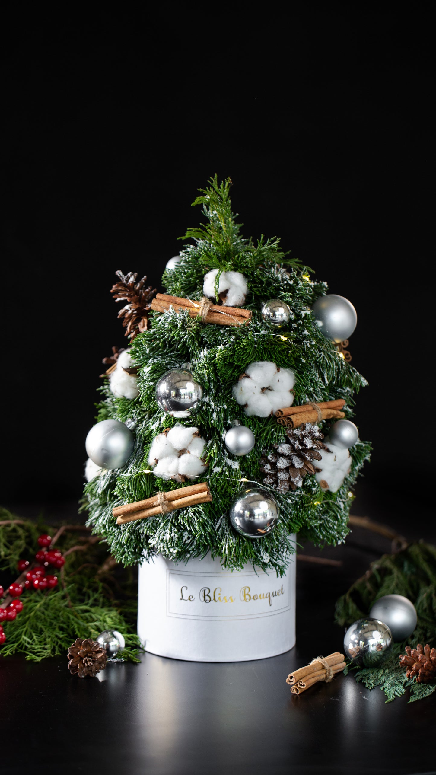 Fresh Christmas Tree Petite Bloombox