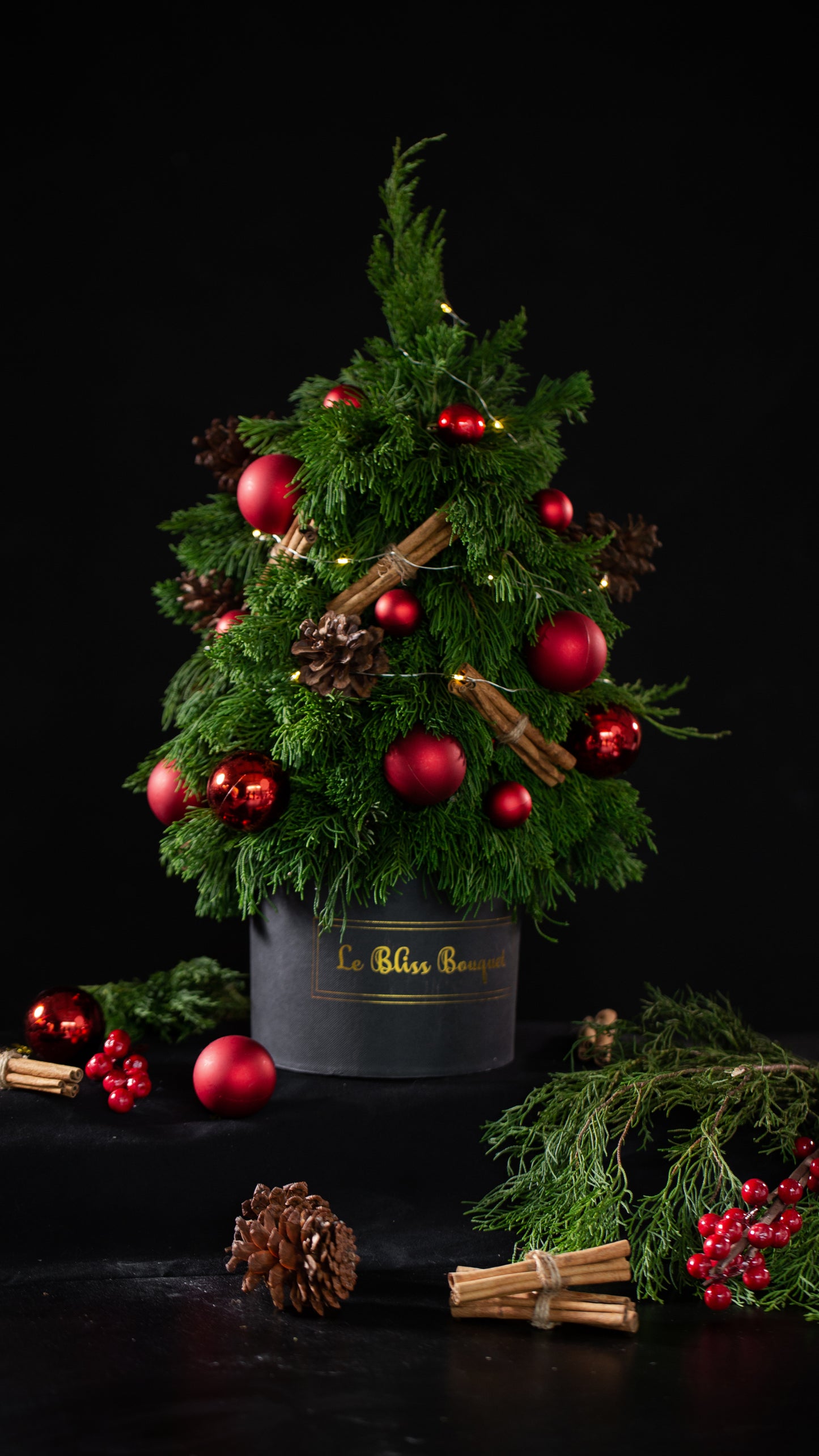 Fresh Christmas Tree Petite Bloombox
