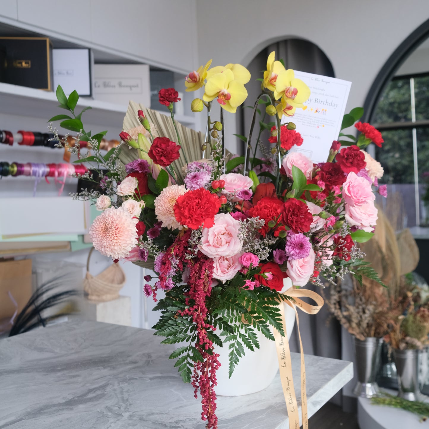 Yellow Orchid Grand Vase dari Le Bliss Bouquet, florist premium di Jakarta