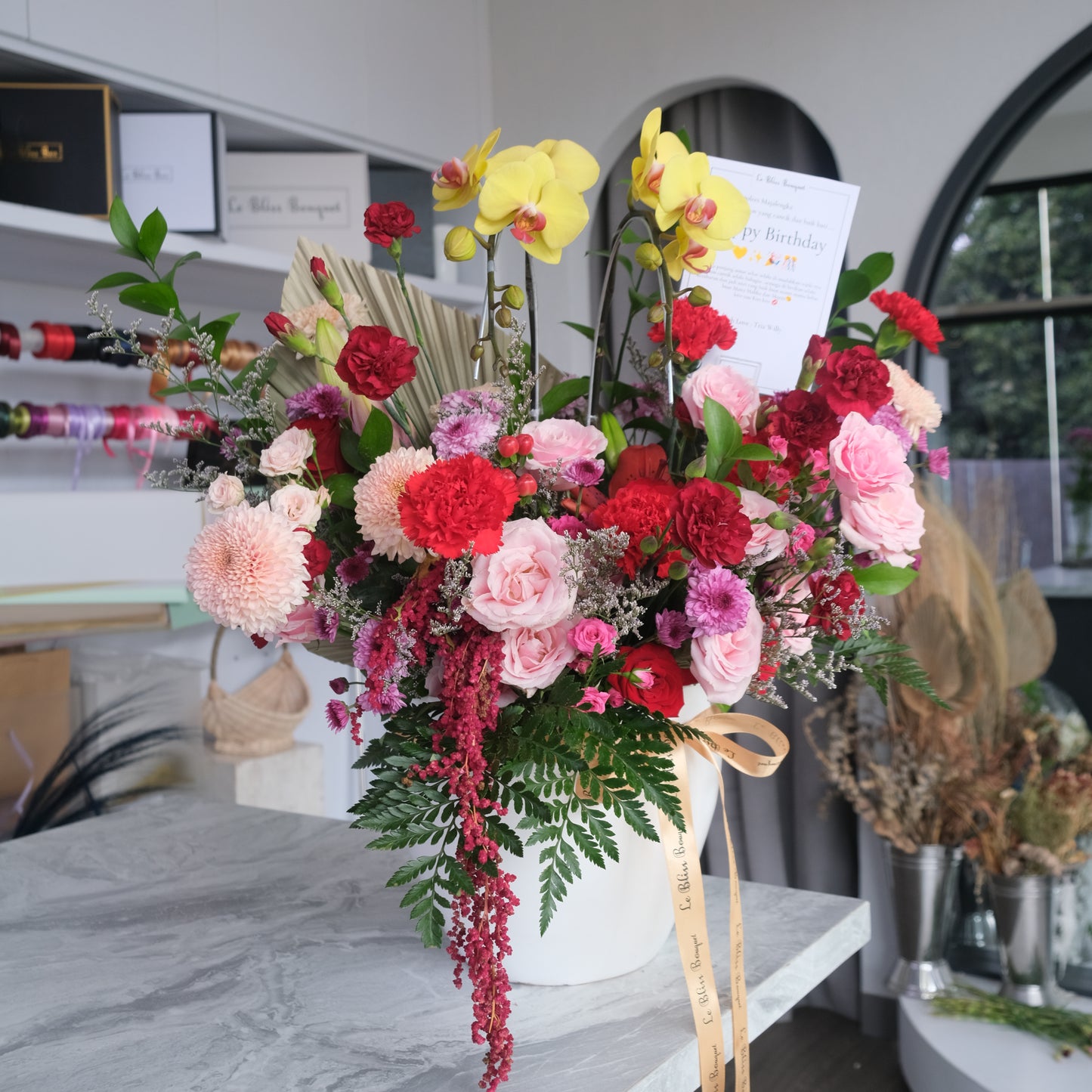 anggrek kuning Orchid Grand Vase dari Le Bliss Bouquet, florist premium di Jakarta jabodetabek le bliss bouquet