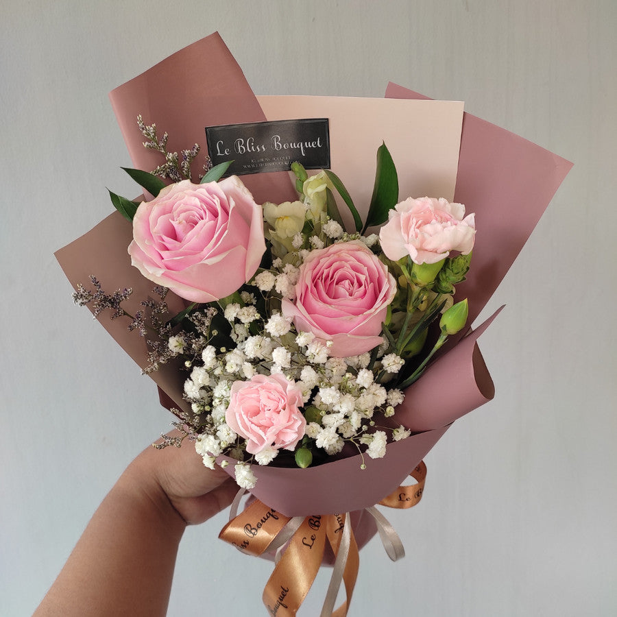 Signature Two Rose Smallie Bouquet