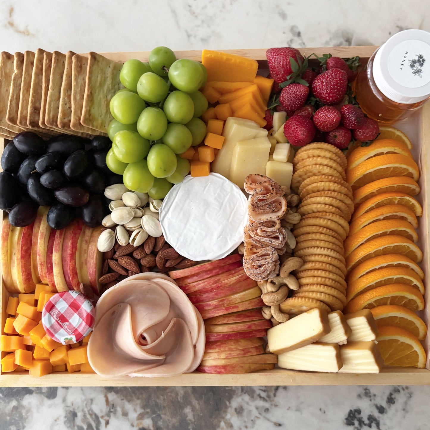 charcuterie board with chicken salami, chicken pastrami, cheese platter jakarta, cheese platter surabaya by le bliss platter