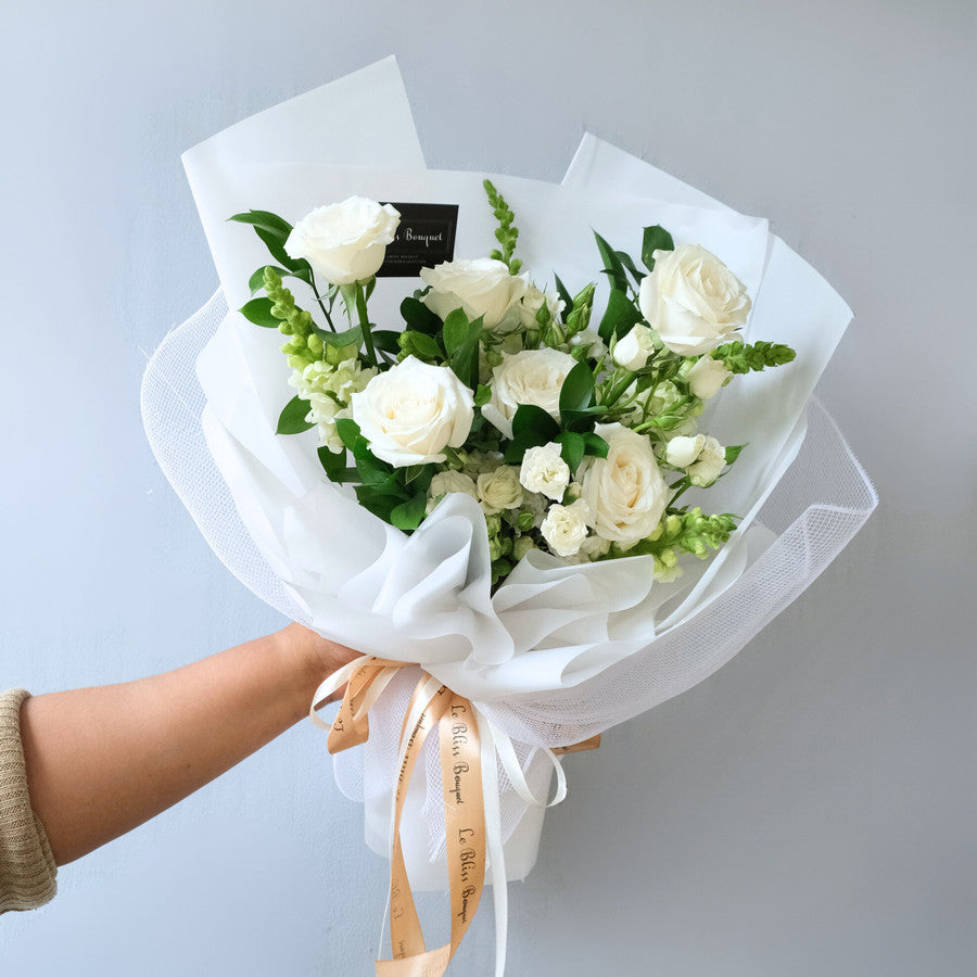 white rose bouquet by le bliss bouquet surabaya, toko bunga surabaya, florist surabaya, florist jakarta toko bunga jakarta