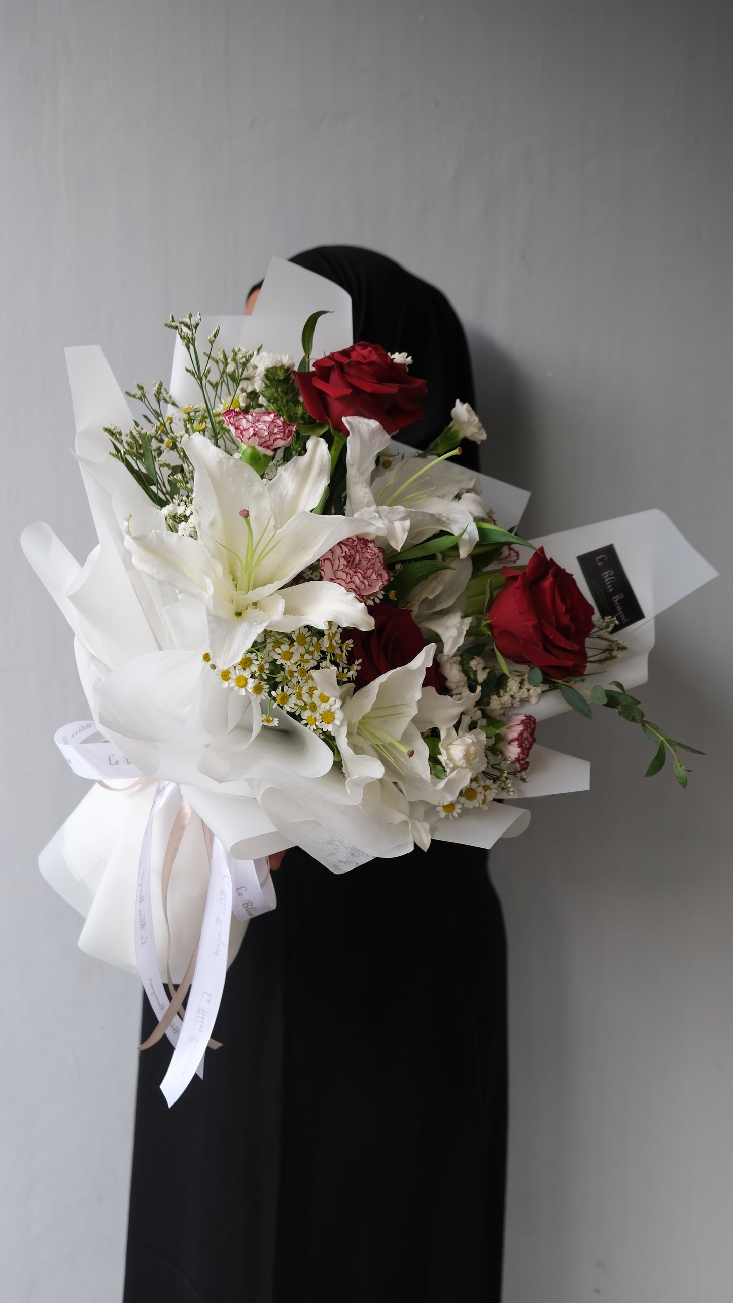 explorer rose with lily bouquet jakarta delivery by le bliss bouquet