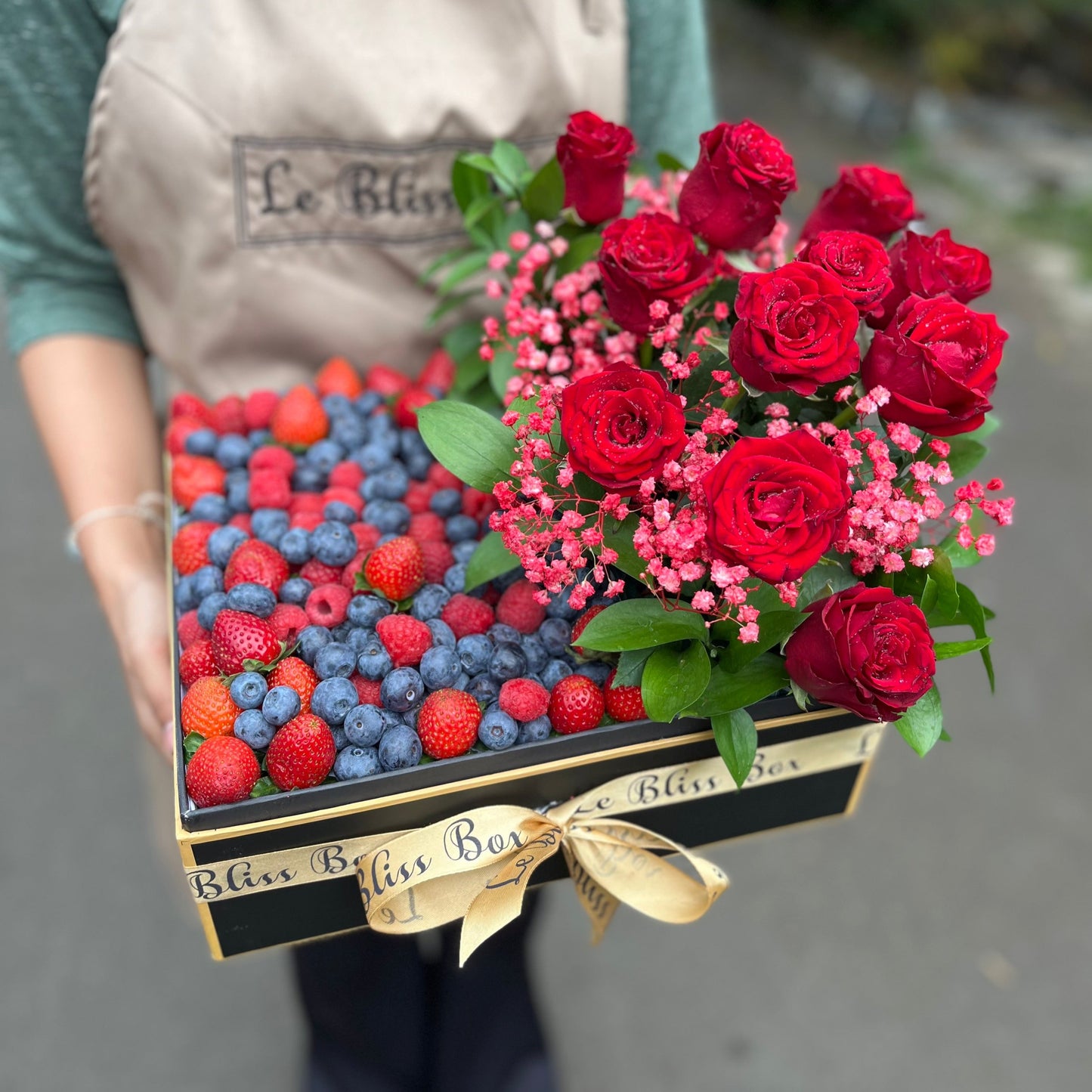 fruit box berries kekinian berisi raspberry blueberry strawberry beri impor segar dalam kotak dari Le Bliss Box