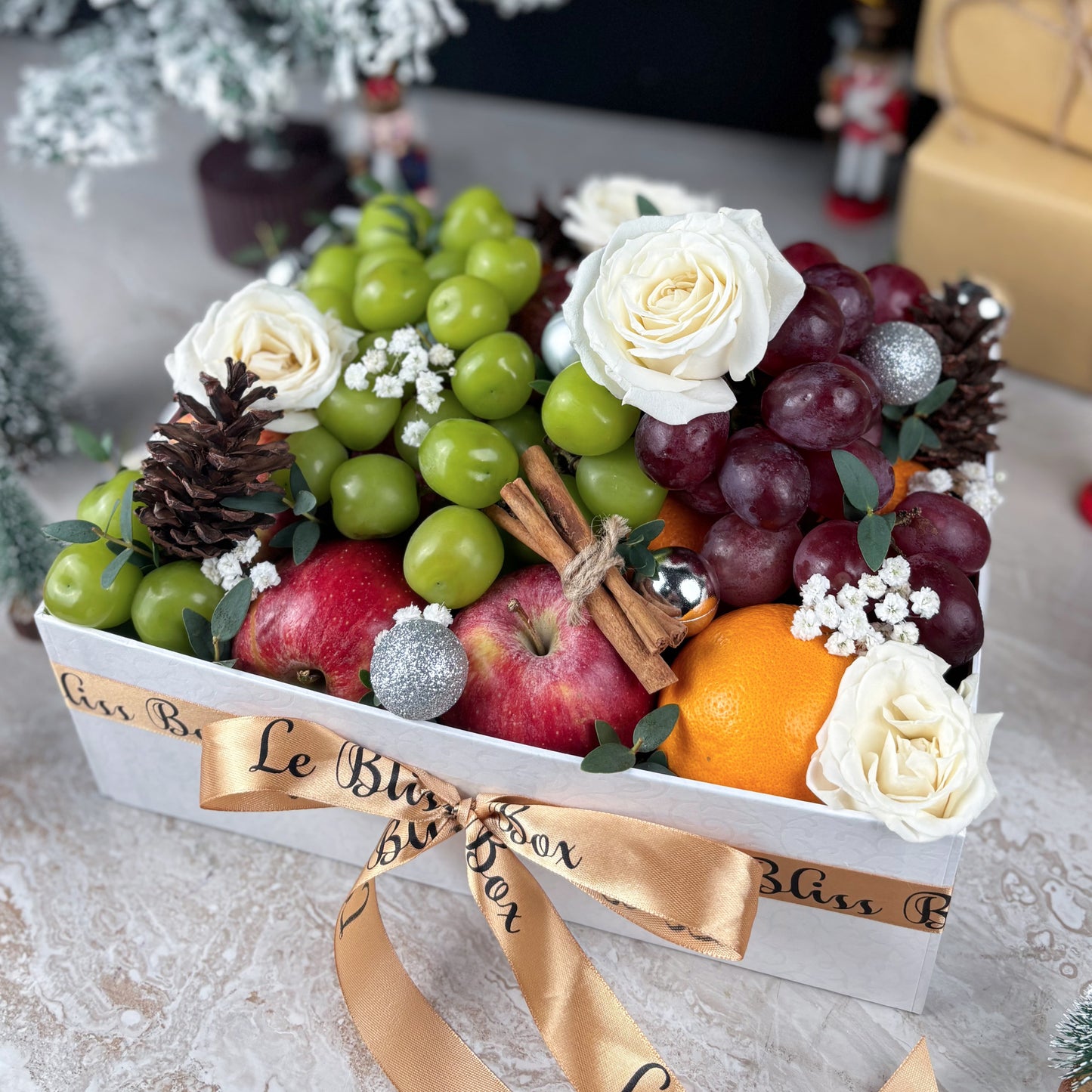 fruit hamper christmas in jakarta. Parcel buah by le bliss box, parcel buah natal cirebon, parcel buah natal surabaya, parcel buah natal jakarta