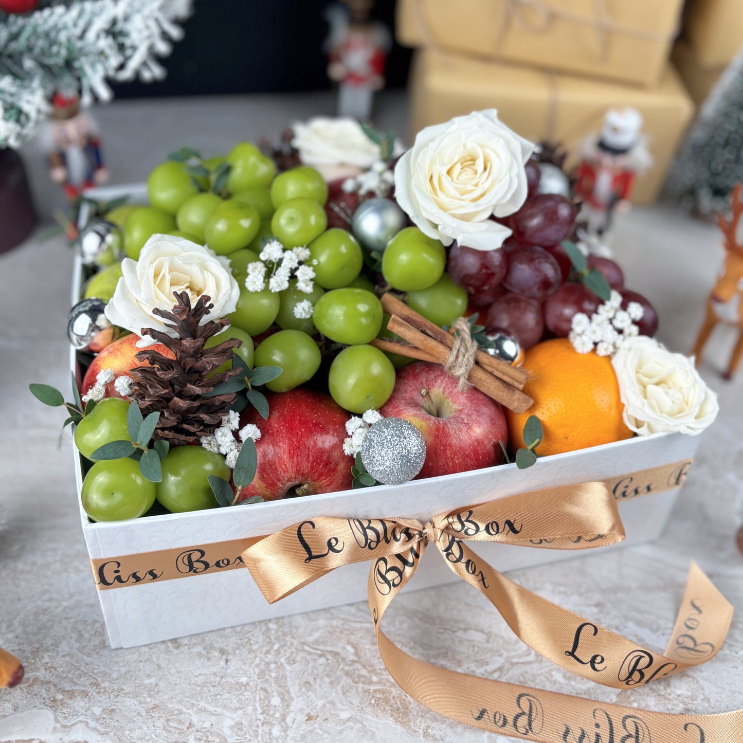 fruit hamper christmas in jakarta & surabaya. Parcel buah by le bliss box, parcel buah natal cirebon, parcel buah natal surabaya, parcel buah natal jakarta