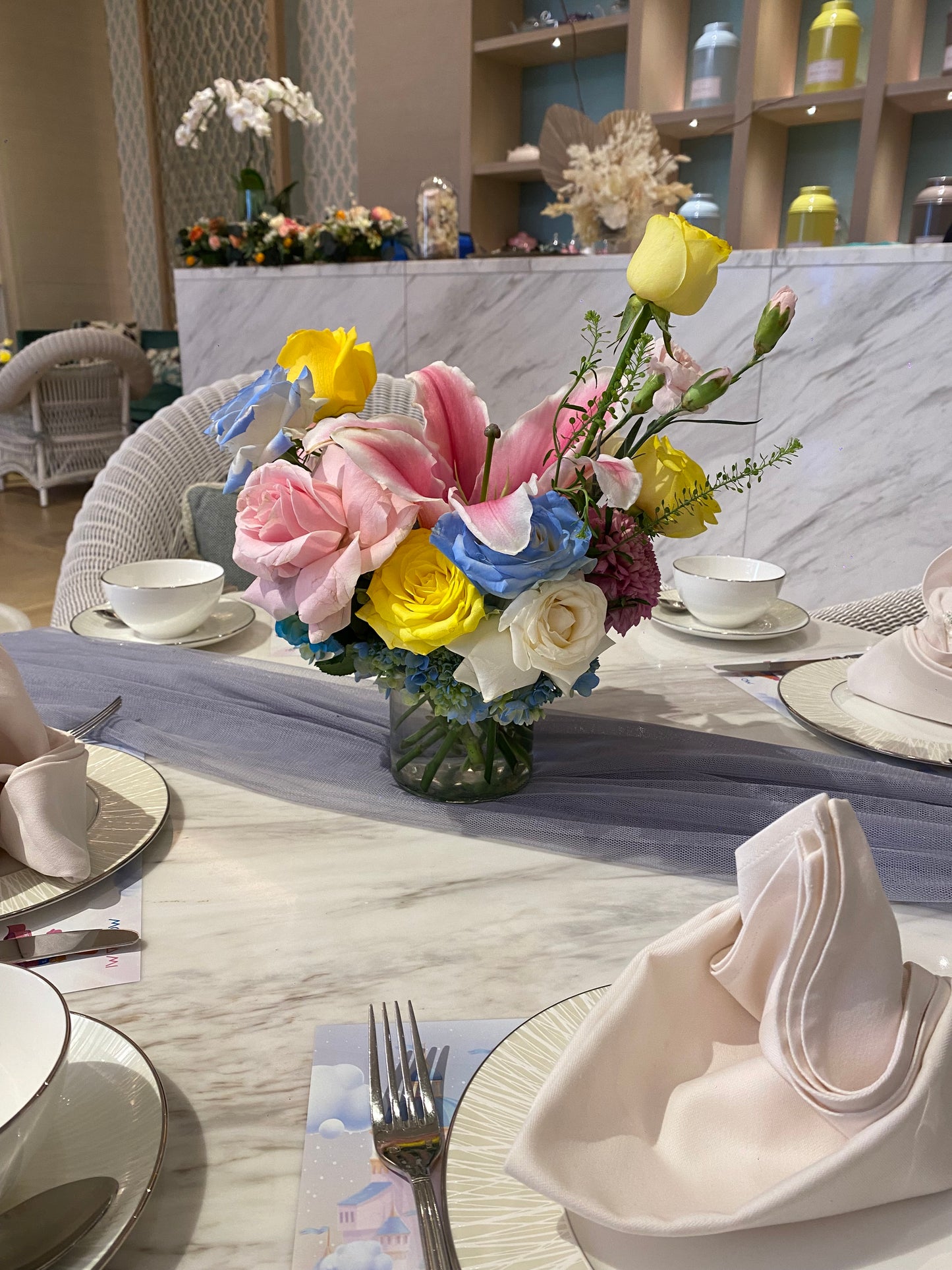 Round Vase Table Decor