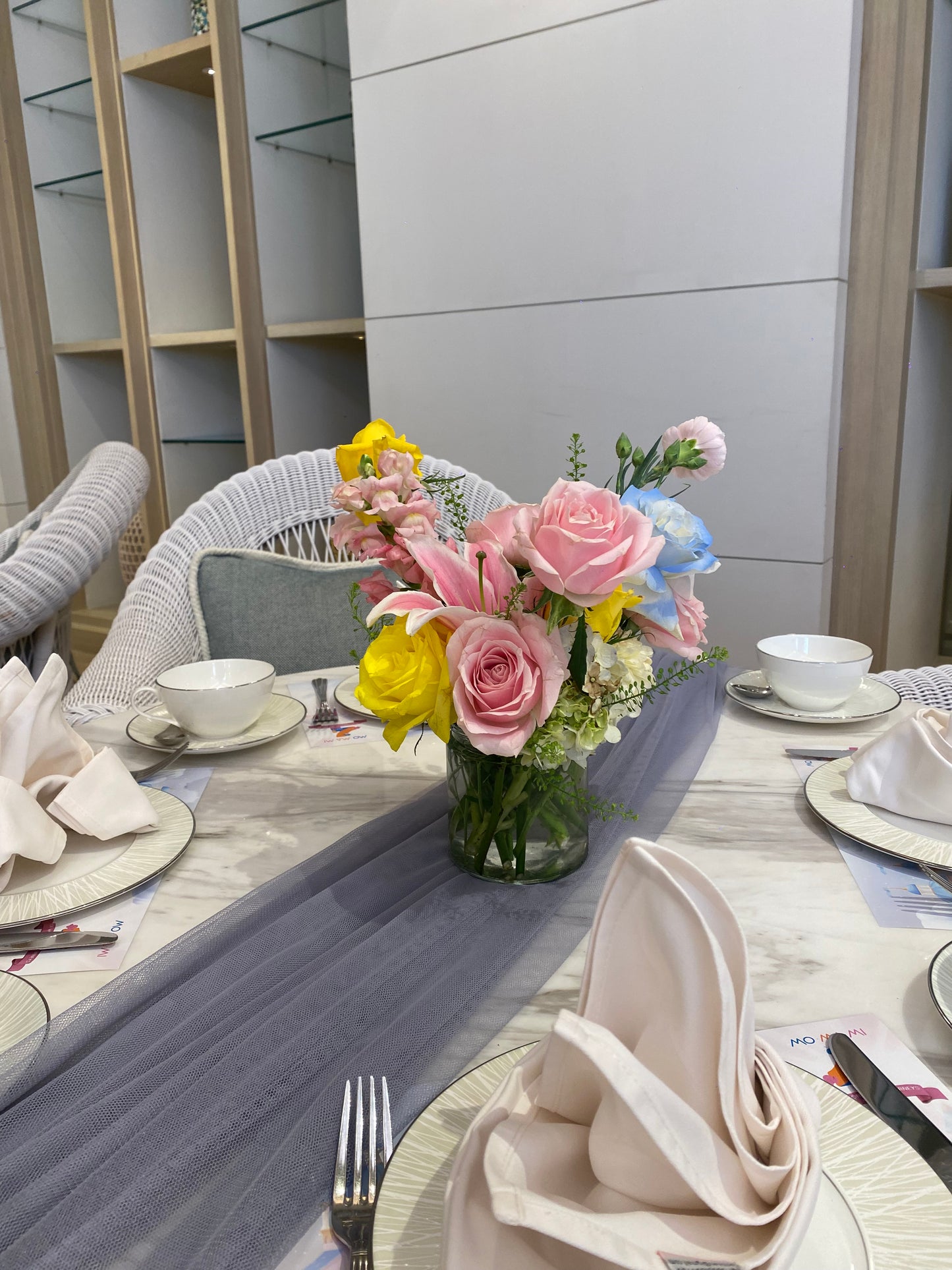 Round Vase Table Decor