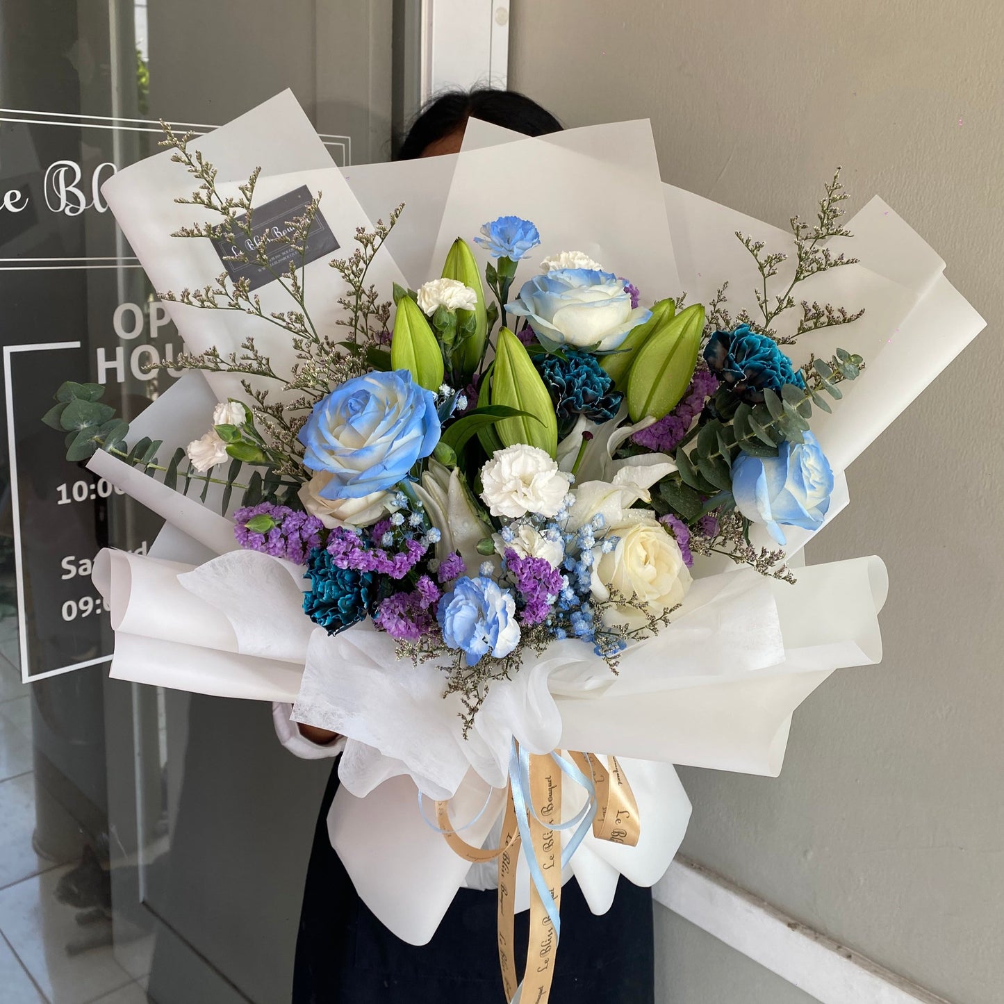 Carnation Painted Navy Holland Bouquet
