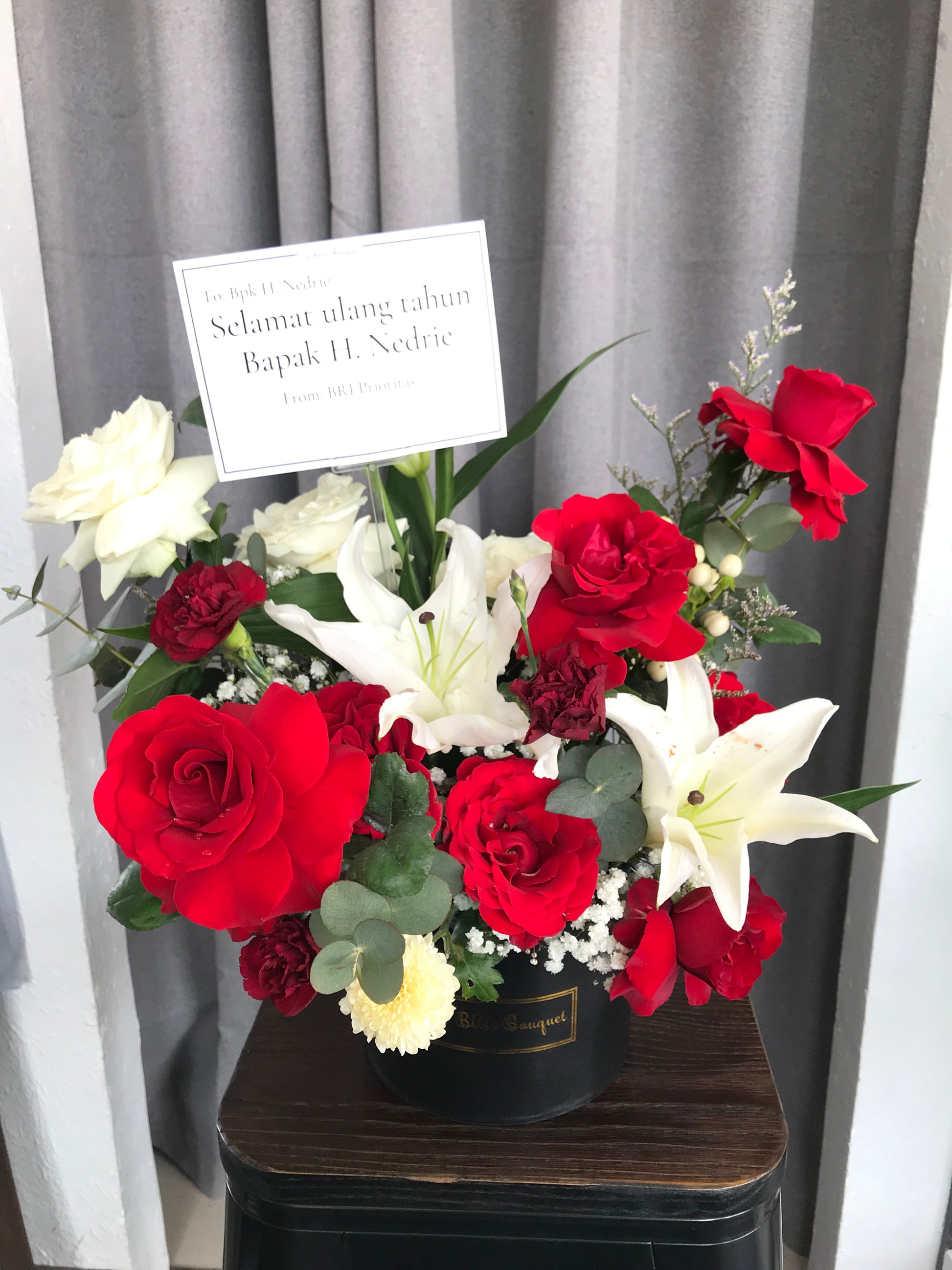 red white bloombox, florist surabaya, toko bunga surabaya, bloombox by le bliss bouquet