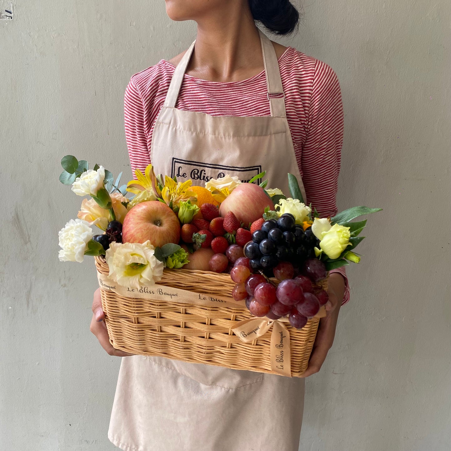Flora Fruity Rattan Parcel