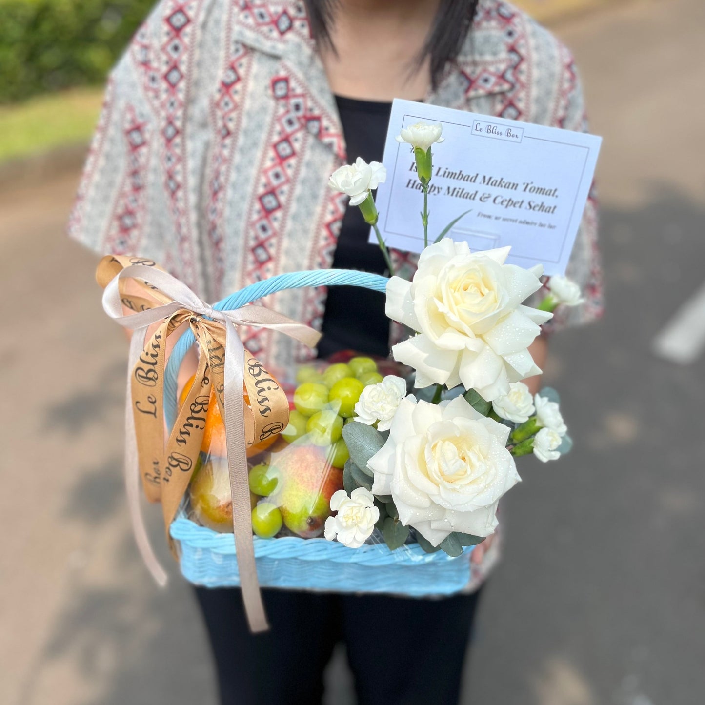 Parcel Buah Jakarta - Fruit Hamper Bintaro dan Jakarta | Toko Parcel Buah Mewah by Le Bliss Box - Hadiah Buah Segar dan Eksklusif untuk Semua Acara. Small Parcel Buah Blue Le Bliss – Parcel Buah Elegan untuk Jakarta, Tangerang, Bogor, Depok, Bekasi, Cirebon, Surabaya, Gresik, dan Sidoarjo