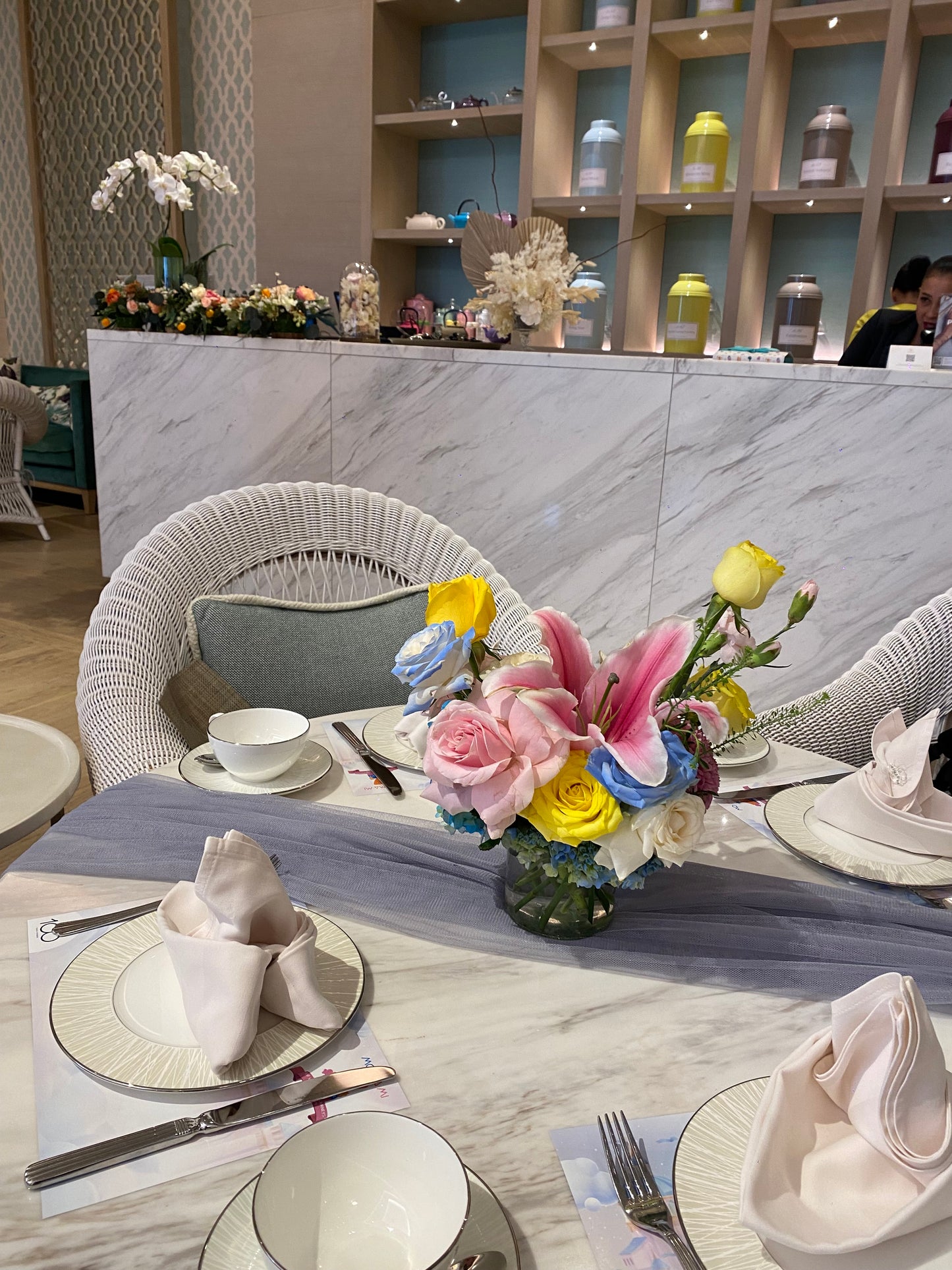 Round Vase Table Decor