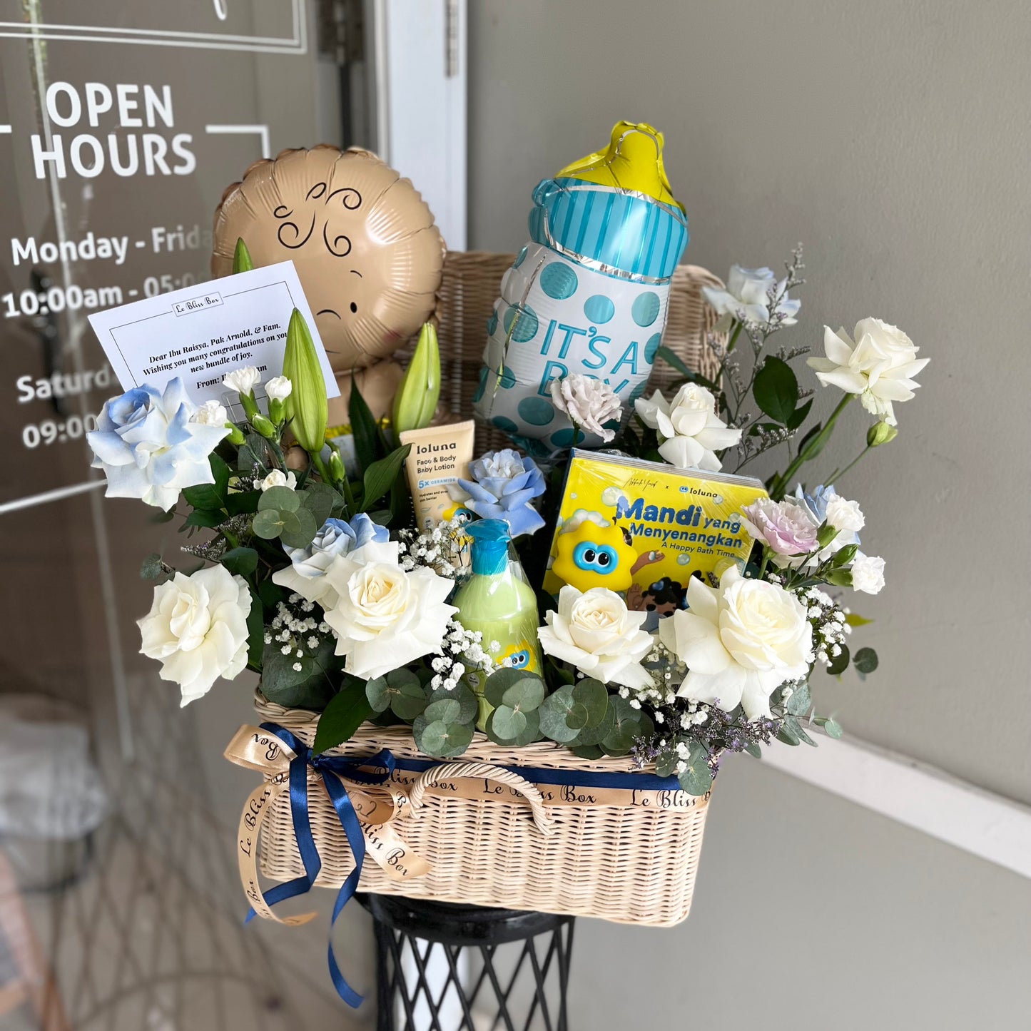 Grand Rattan Hamper Newborn Gift
