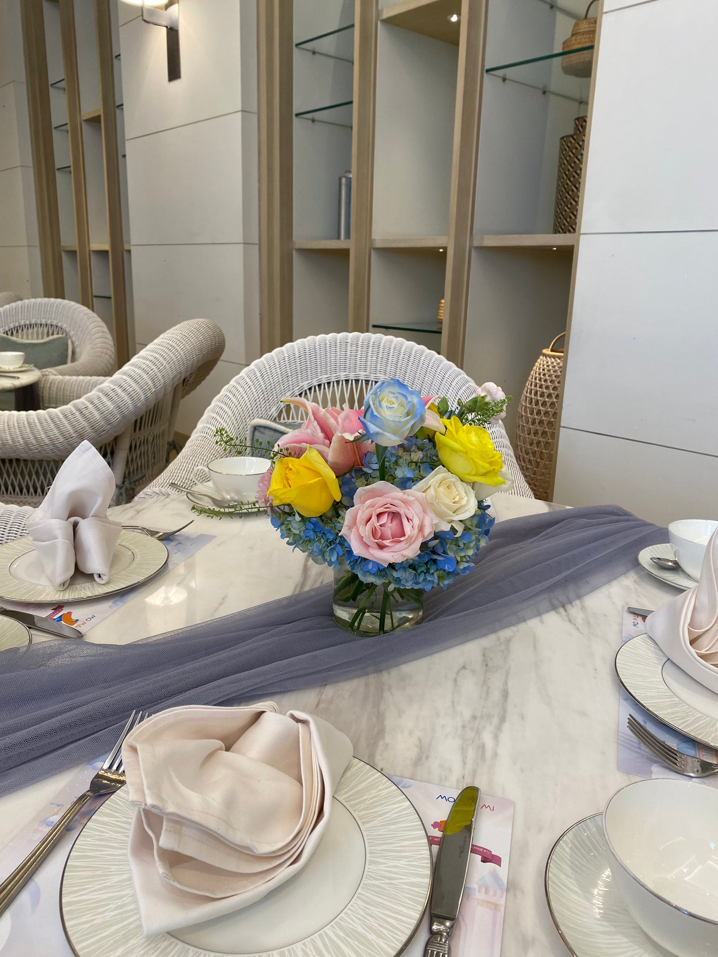 Round Vase Table Decor