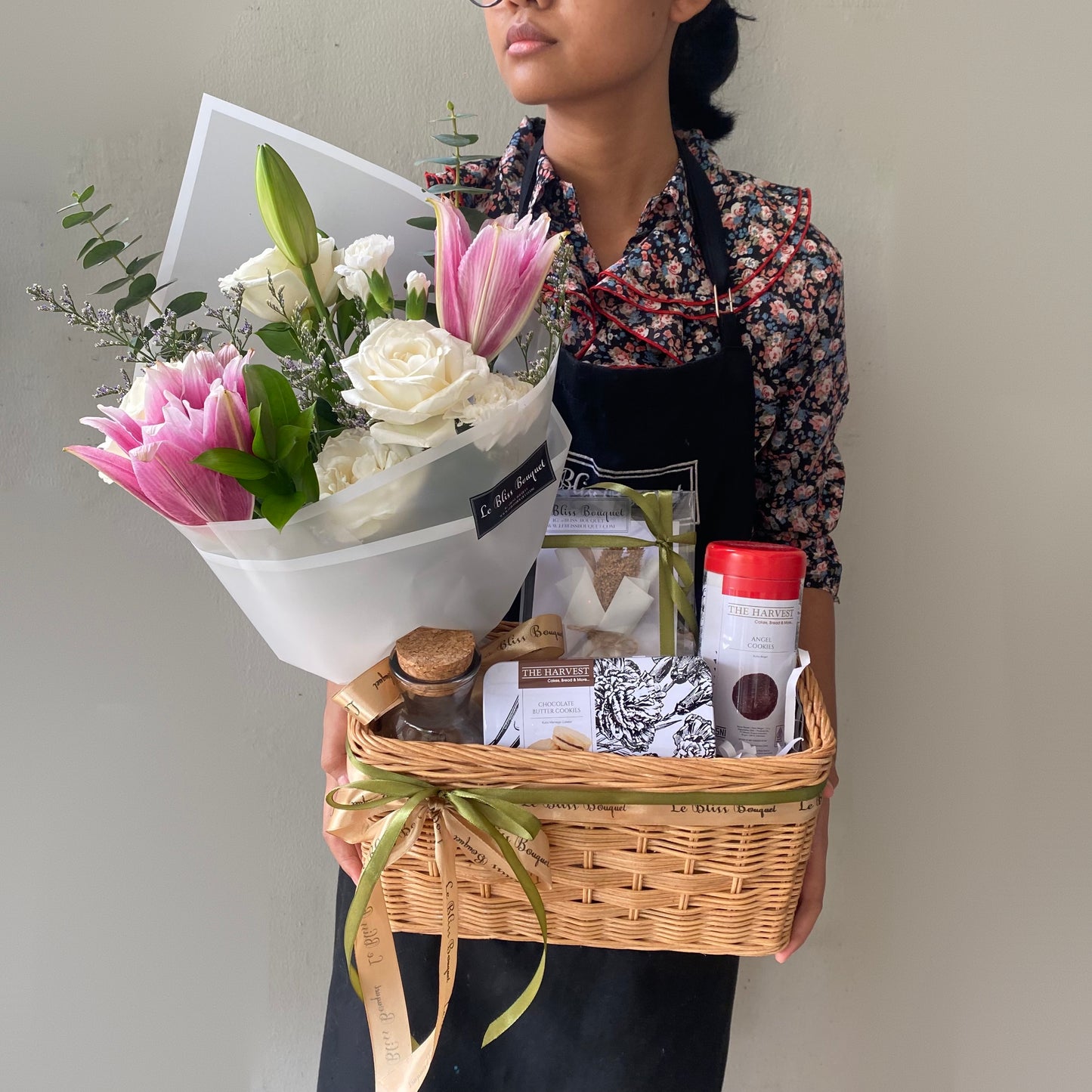 Cookies Flower Rattan Hamper