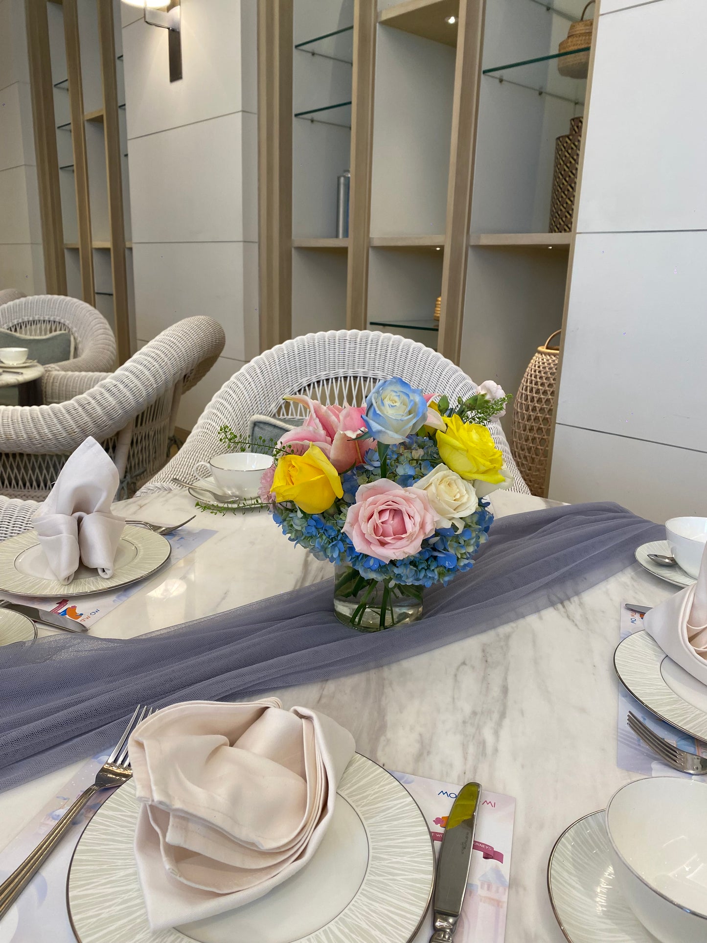Round Vase Table Decor