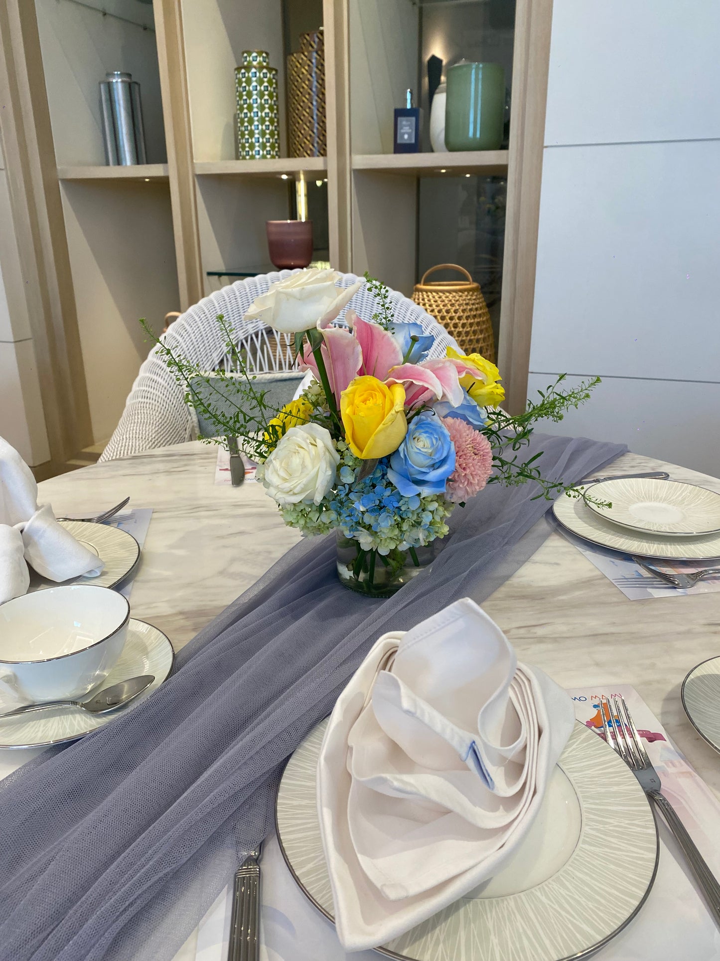 Round Vase Table Decor