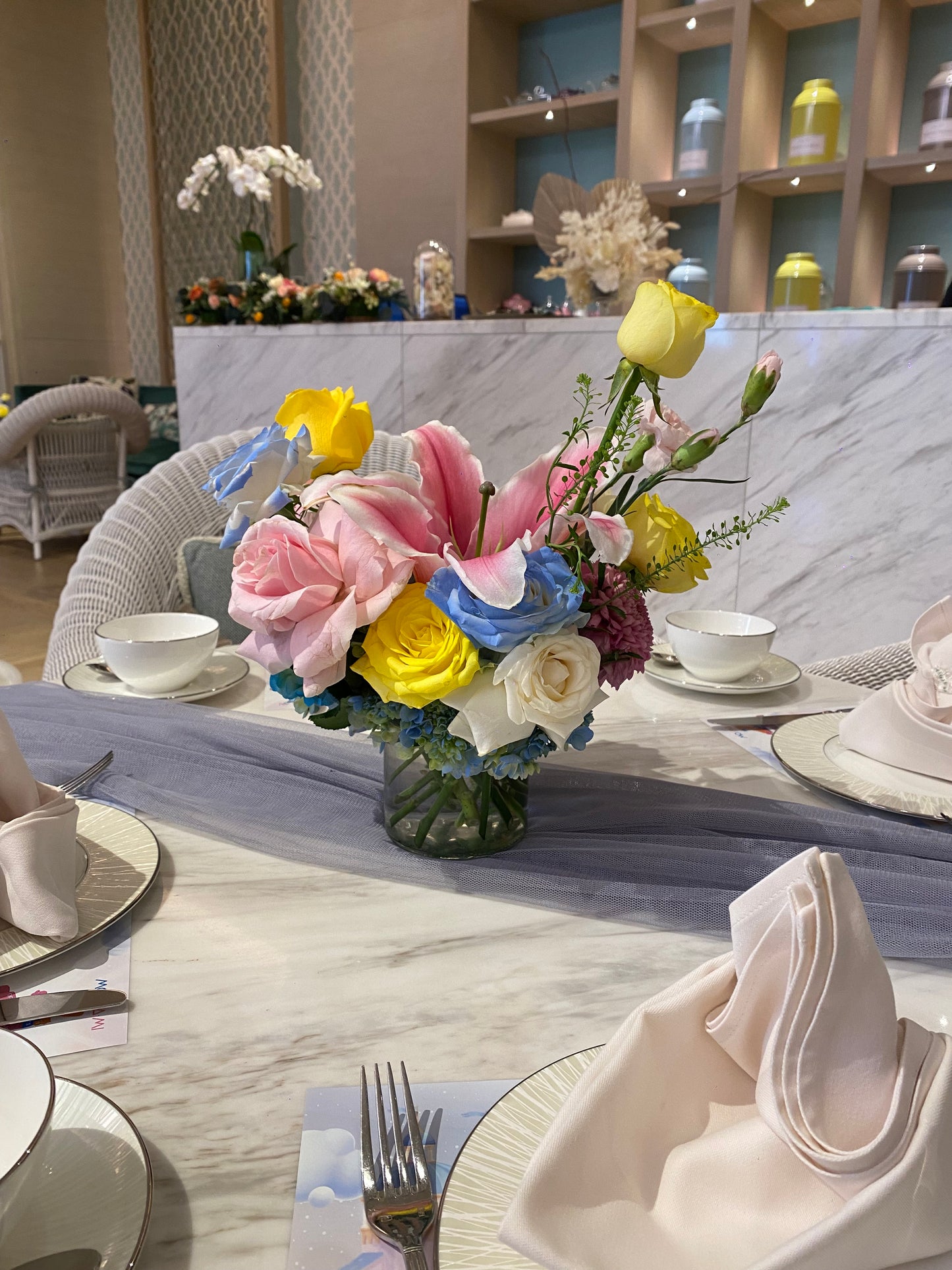 Round Vase Table Decor
