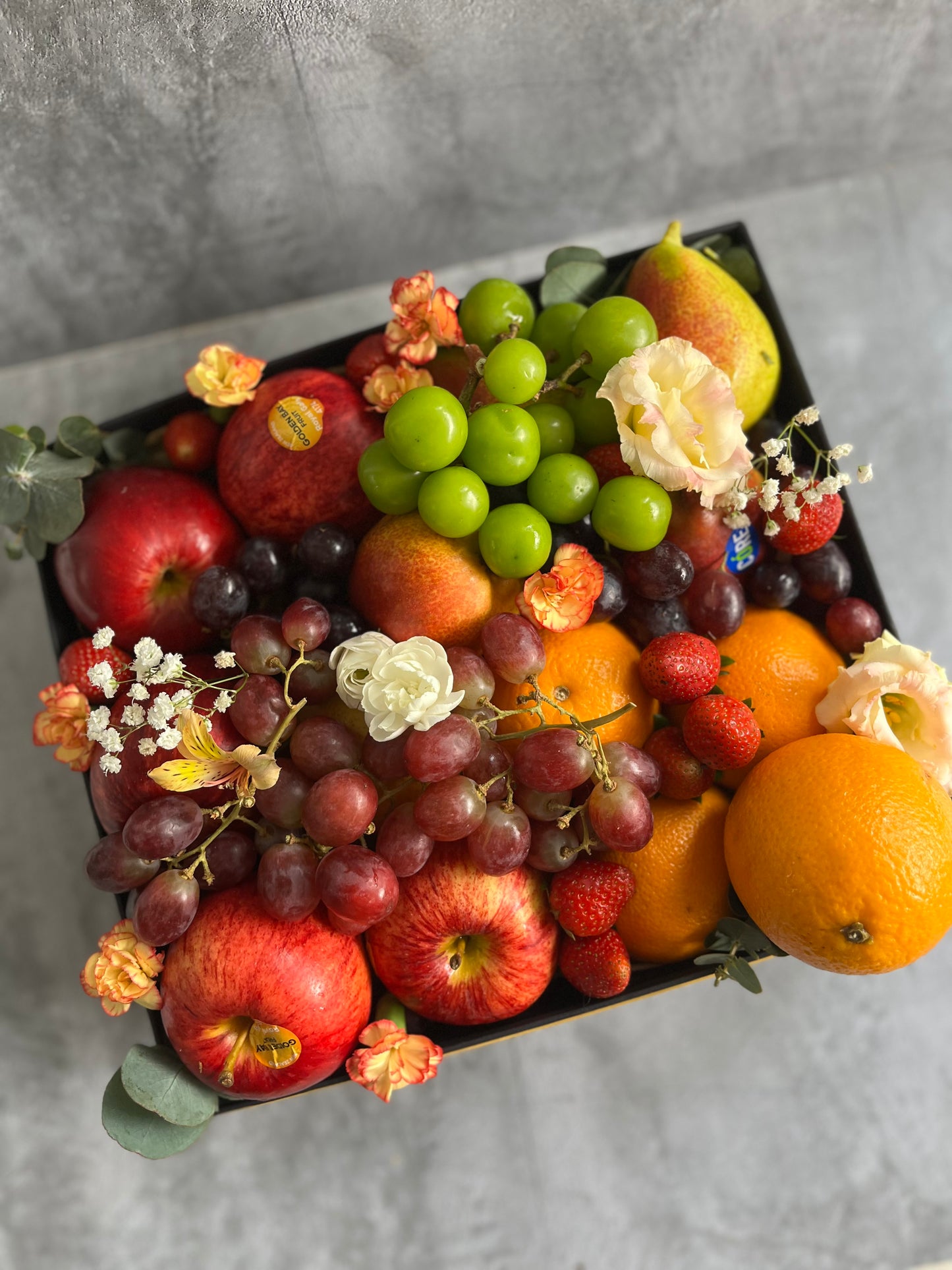 Colorful Fruit Box by Le Bliss Box, parcel buah surabaya, hamper buah surabaya, fruit parcel surabaya
