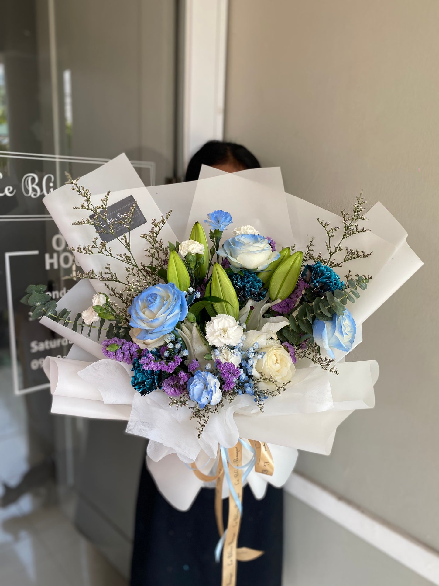 Carnation Painted Navy Holland Bouquet