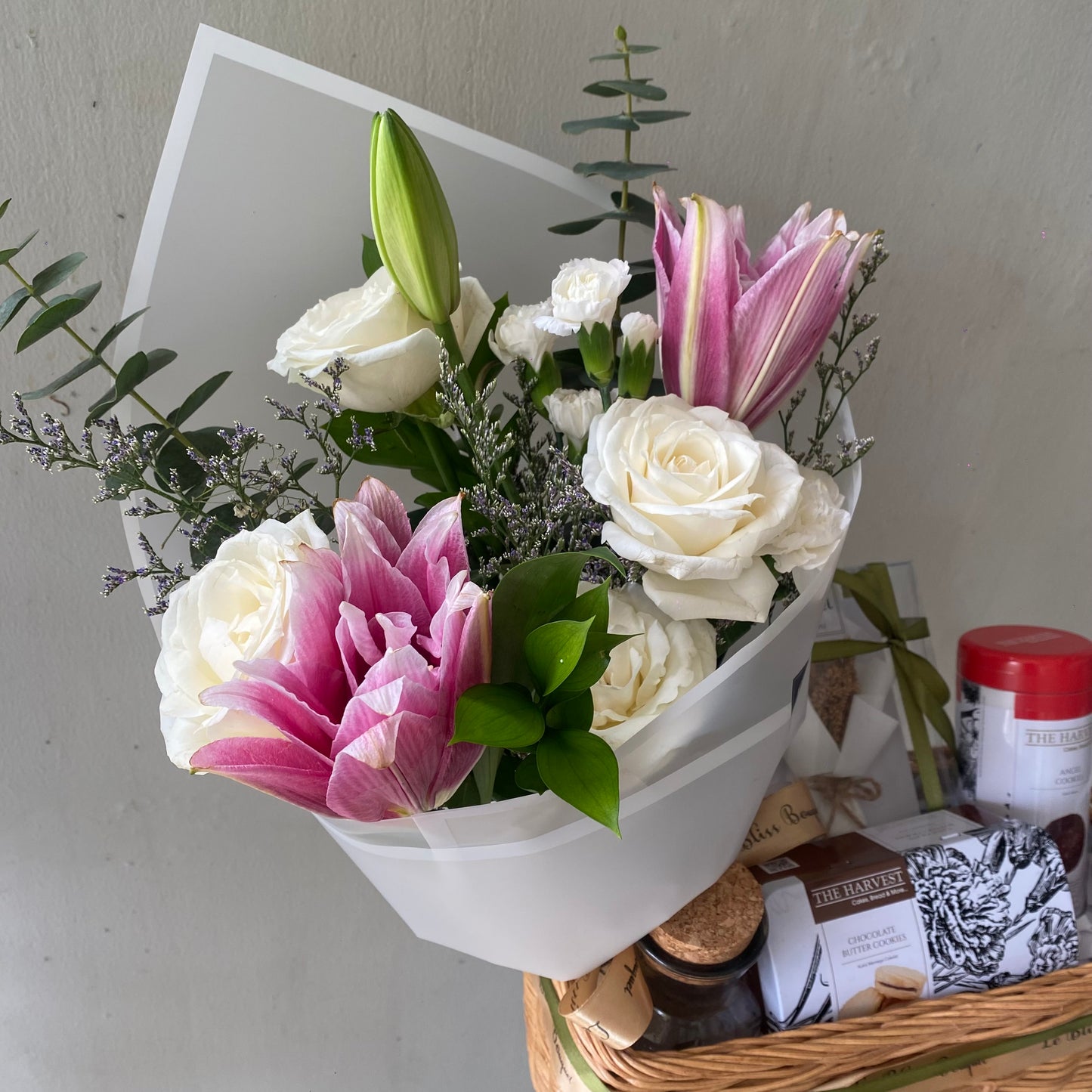 Cookies Flower Rattan Hamper