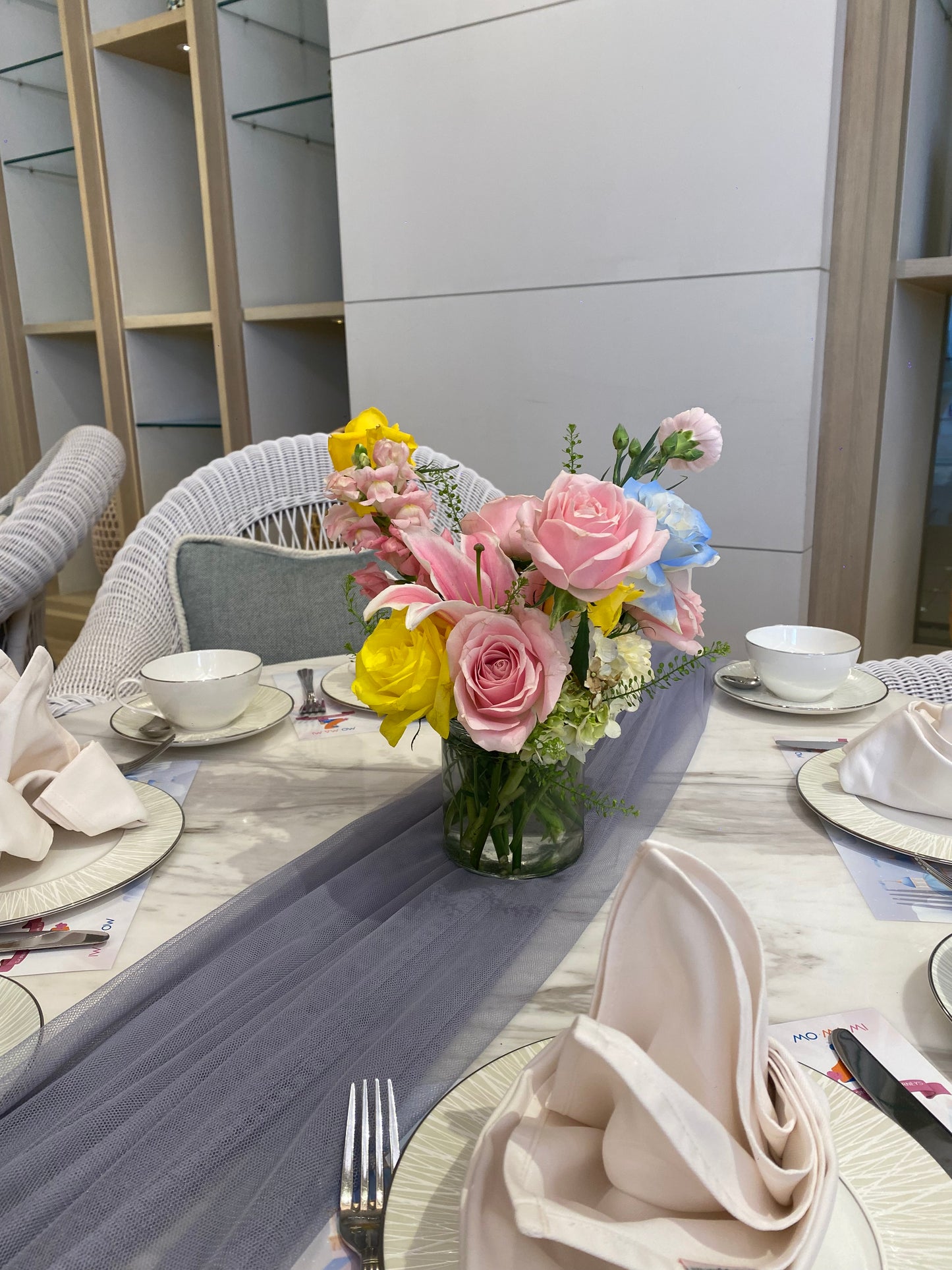 Round Vase Table Decor