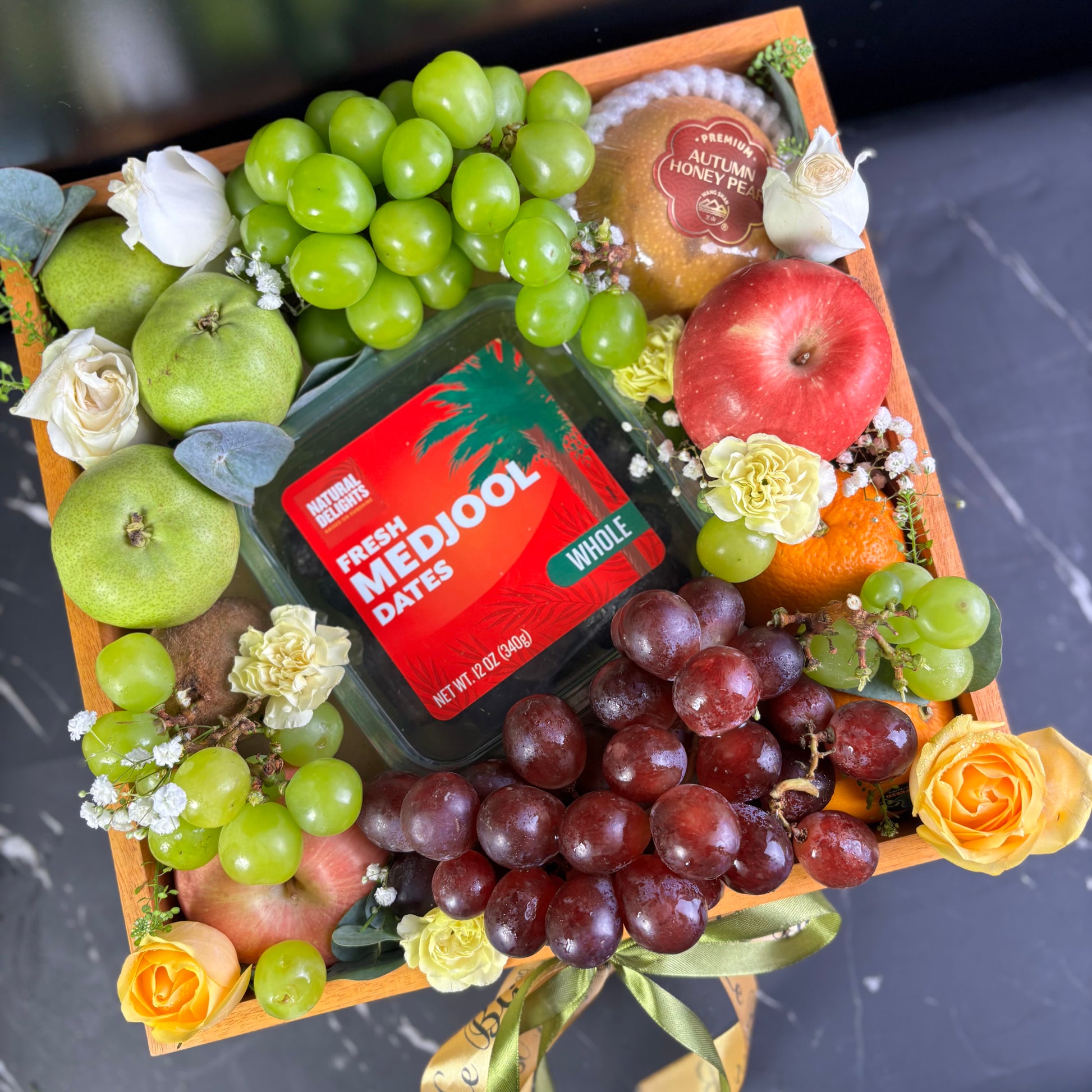 medjool dates fruit hamper buah ramadan eid fitr delivery jakarta tangerang surabayaindonesia