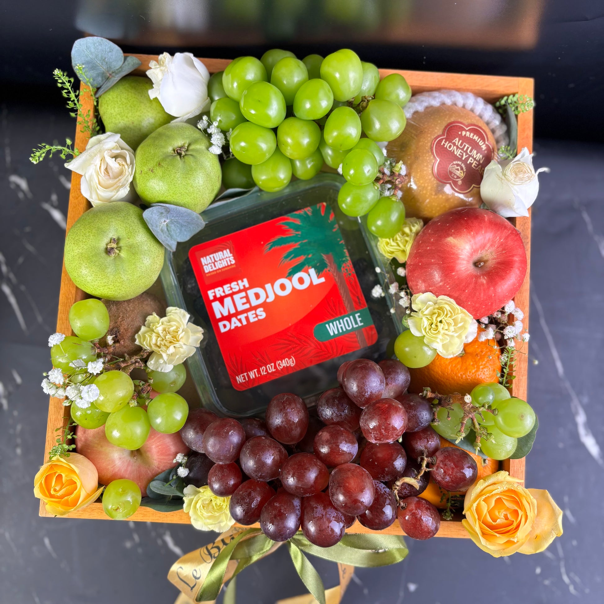 medjool dates hamper kurma hamper buah ramadan eid fitr delivery jakarta. parcel buah surabaya, parcel buah jakarta, parcel buah Cirebon