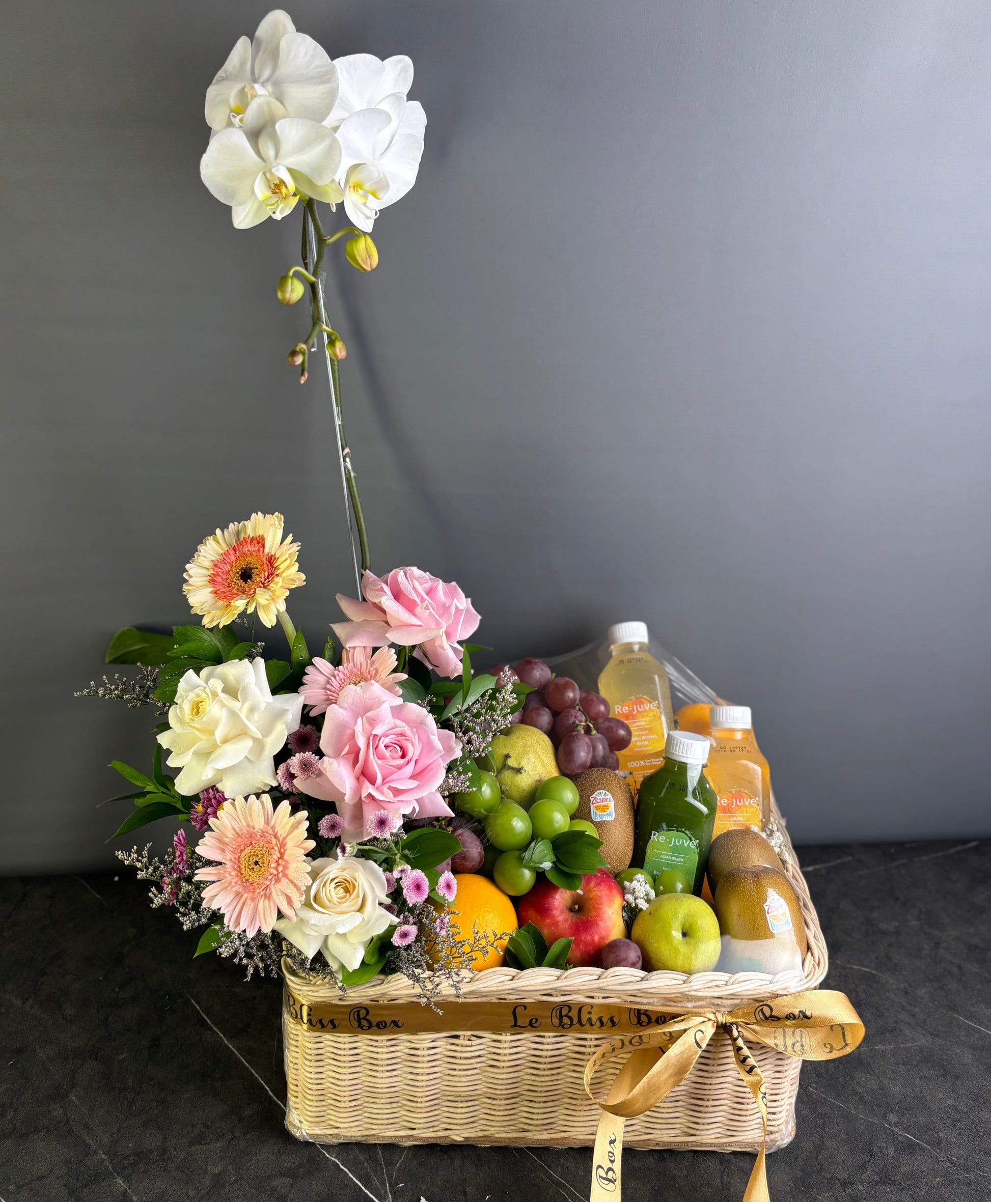 parcel buah bunga anggrek dengan rejuve juice hamper by le bliss box. Jakarta, Surabaya, cirebon delivery
