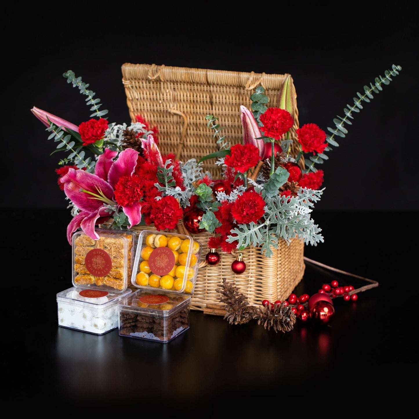 parcel natal cirebon, fresh flowers with Christmas cookies by Le Bliss