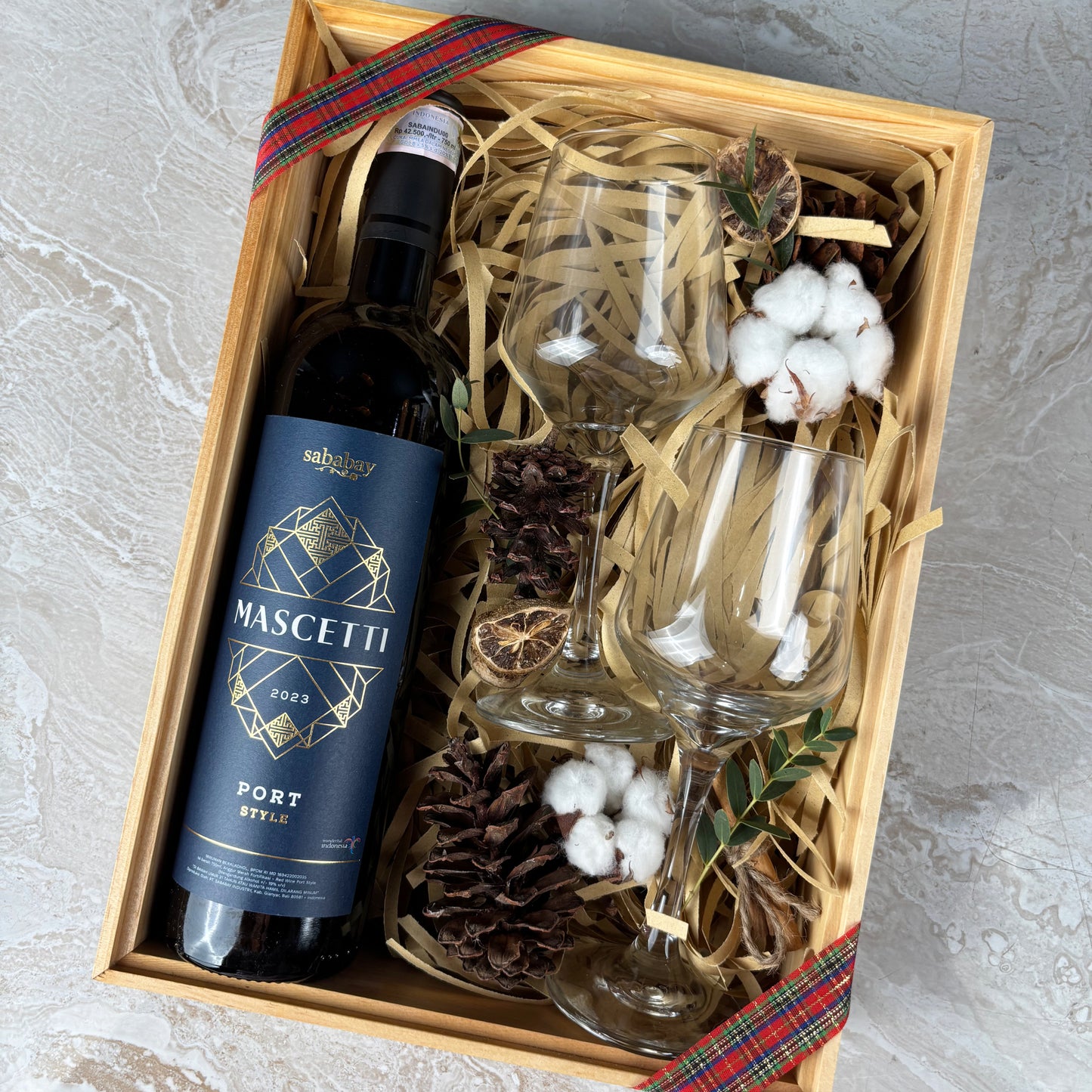 Festive Red Wine Glass Hamper