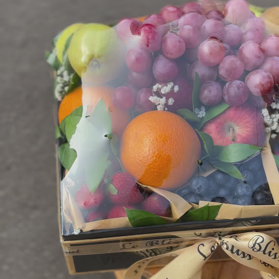 Parcel Buah Cherry Berries tangerang BSD City Jakarta, fruit hamper delivery Jakarta by le bliss box